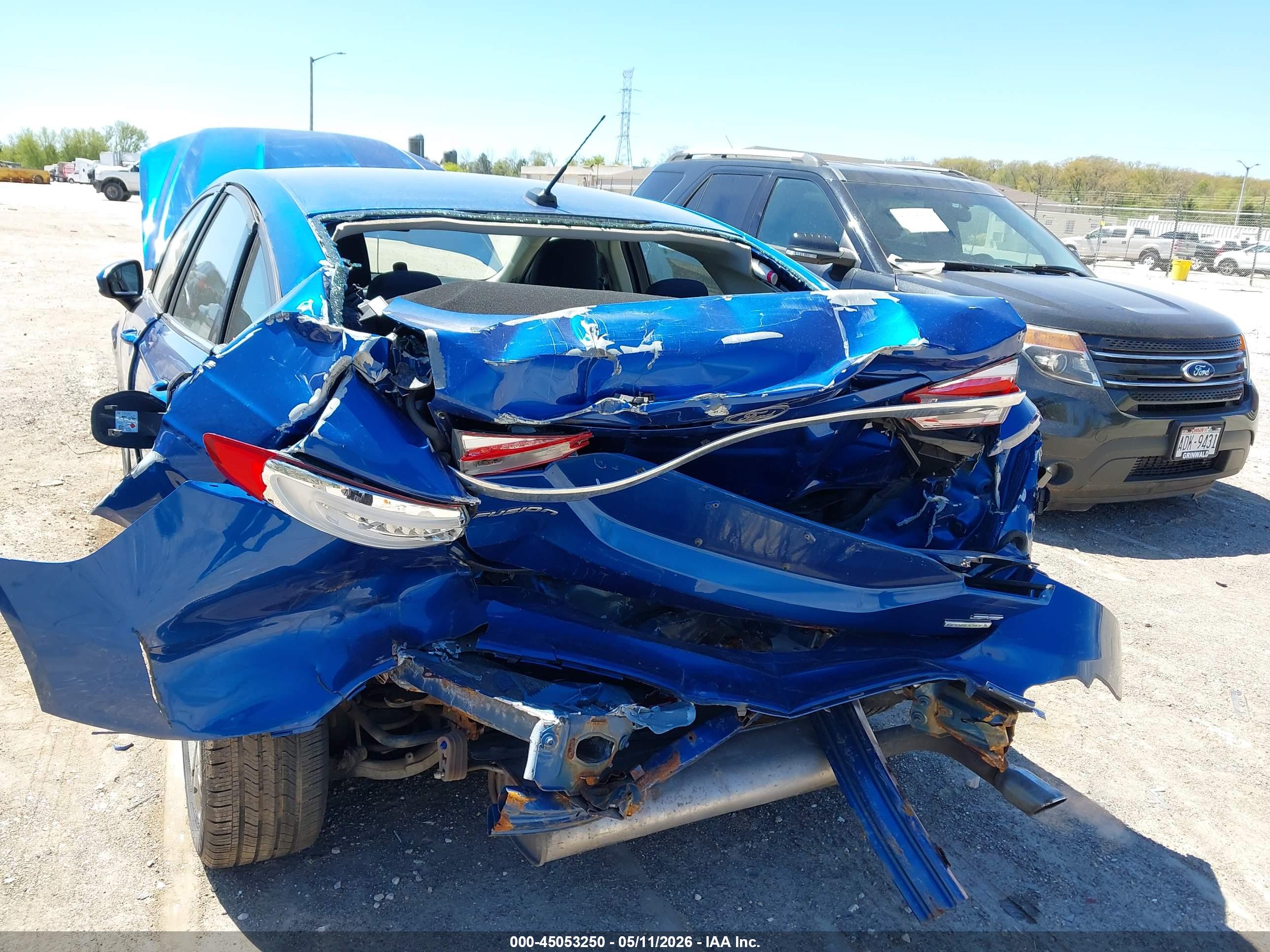 FORD FUSION image 6