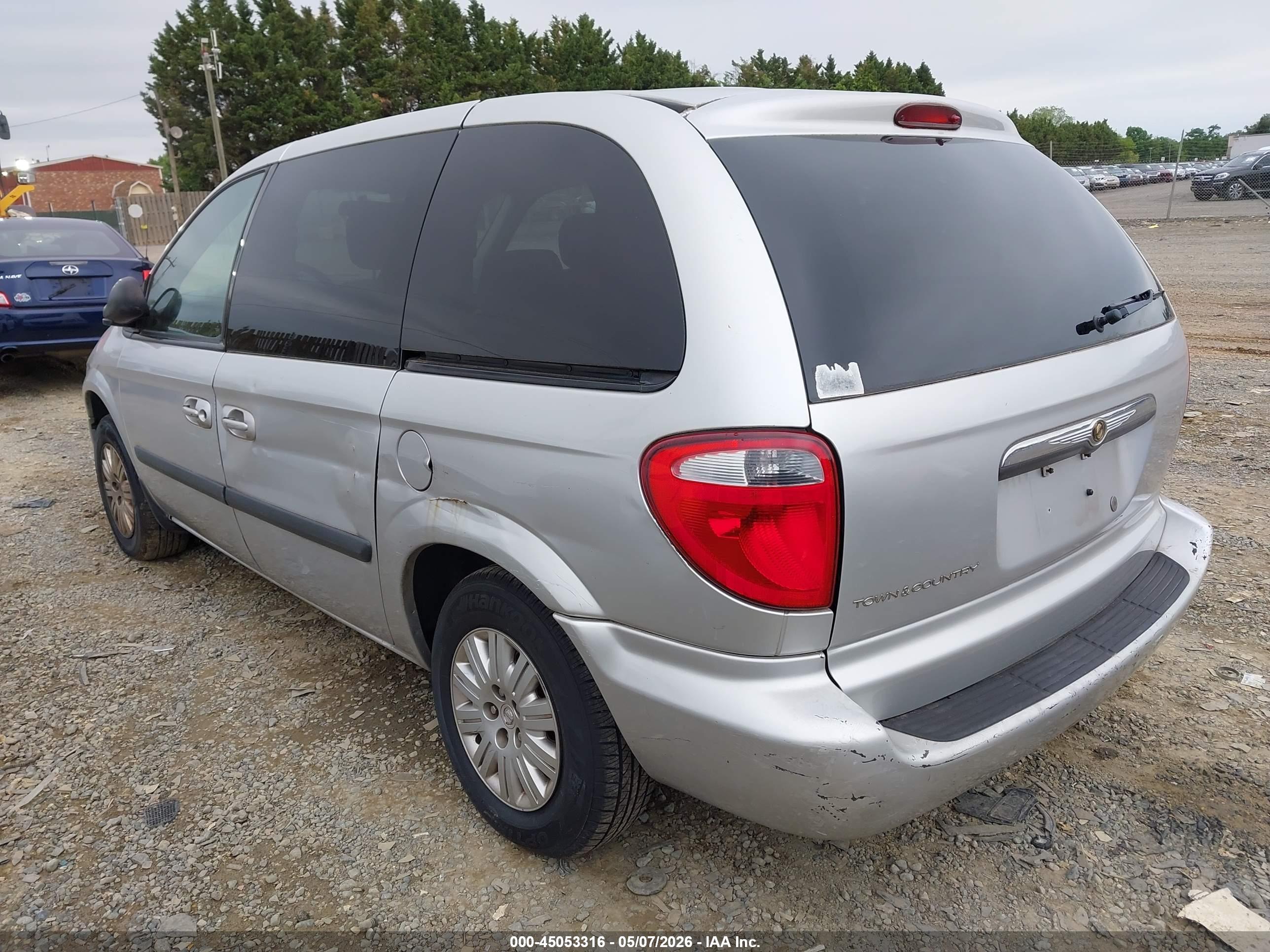 CHRYSLER TOWN image 3