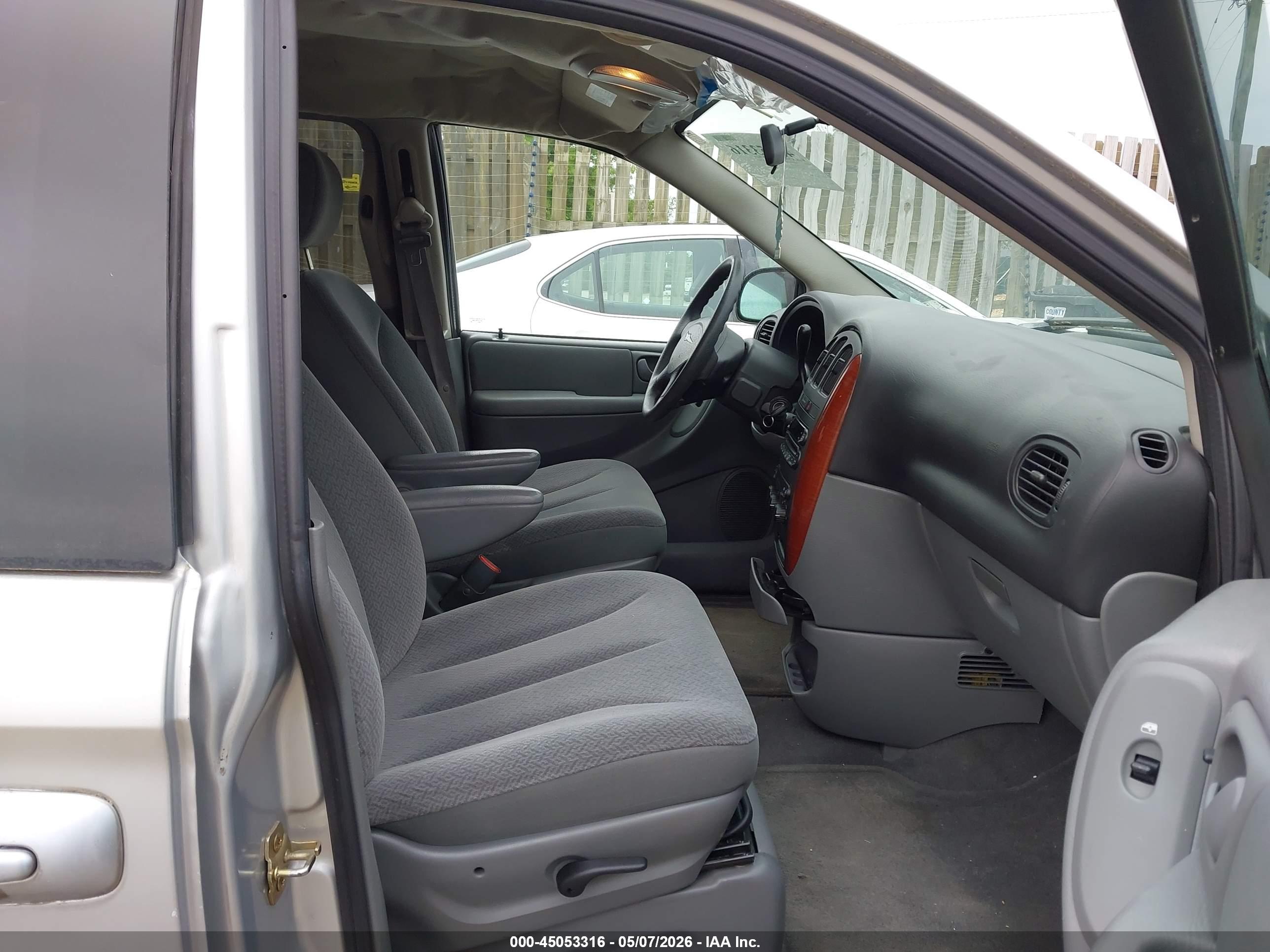 CHRYSLER TOWN image 5