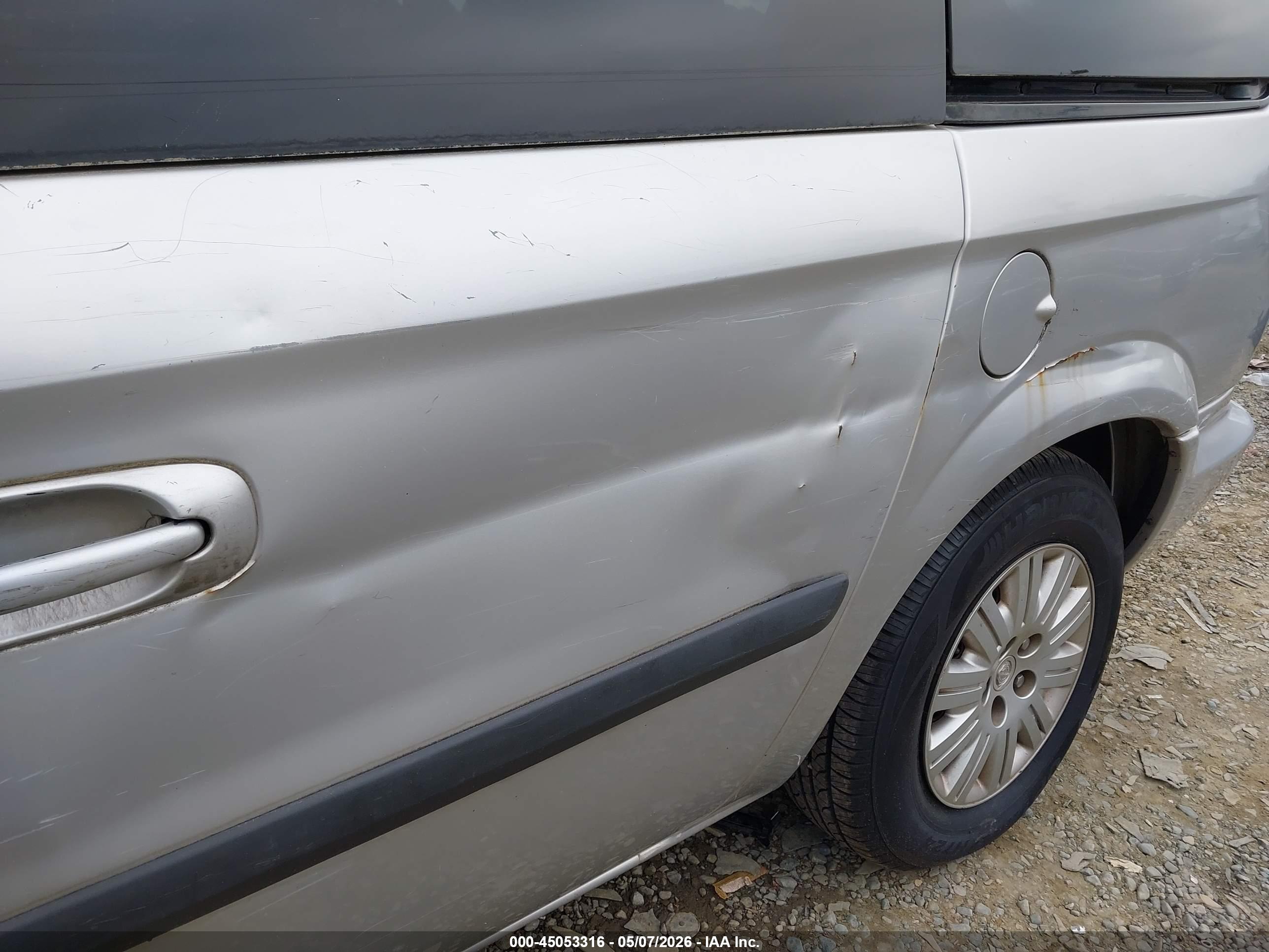 CHRYSLER TOWN image 6