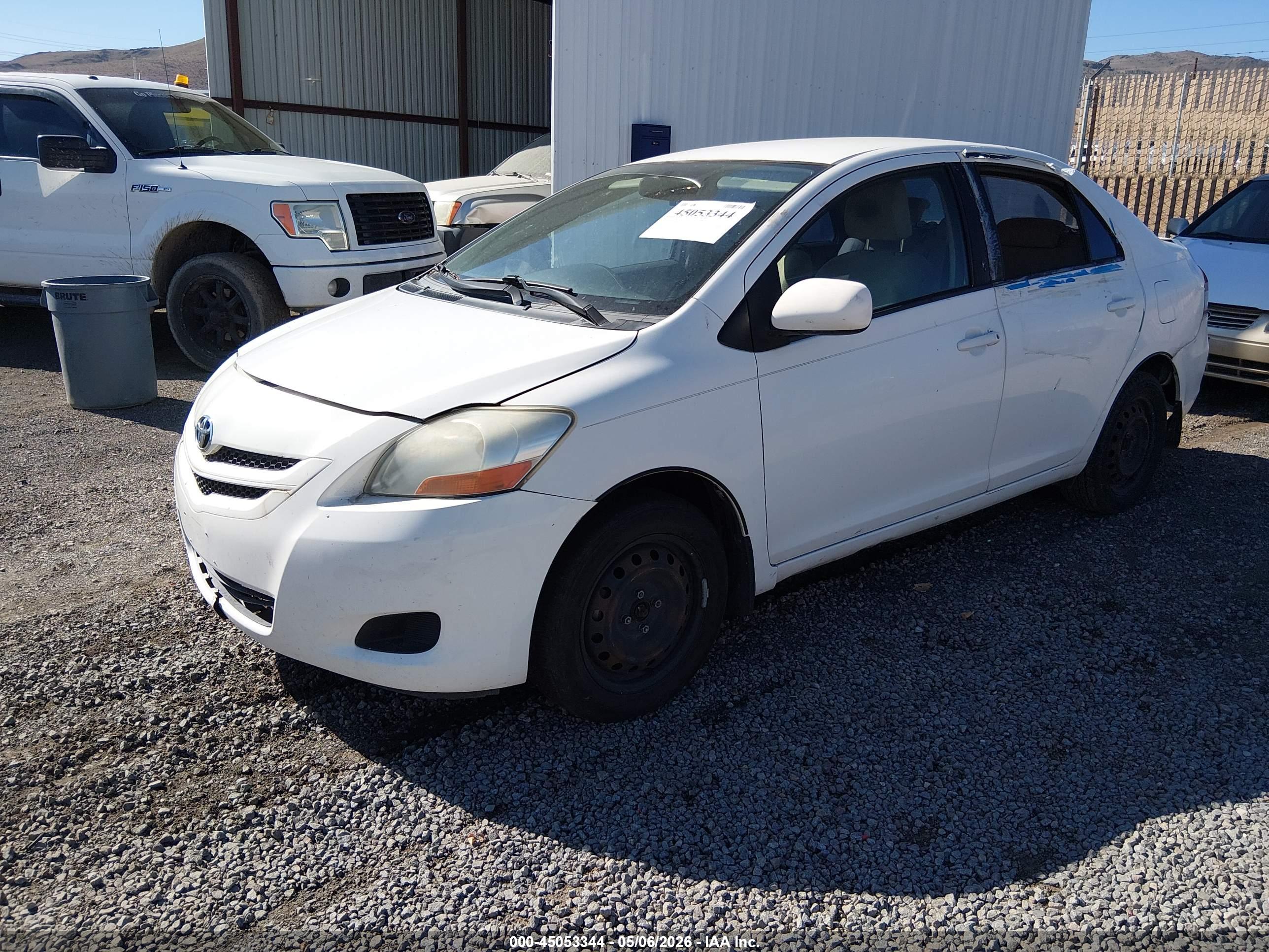 TOYOTA YARIS image 2