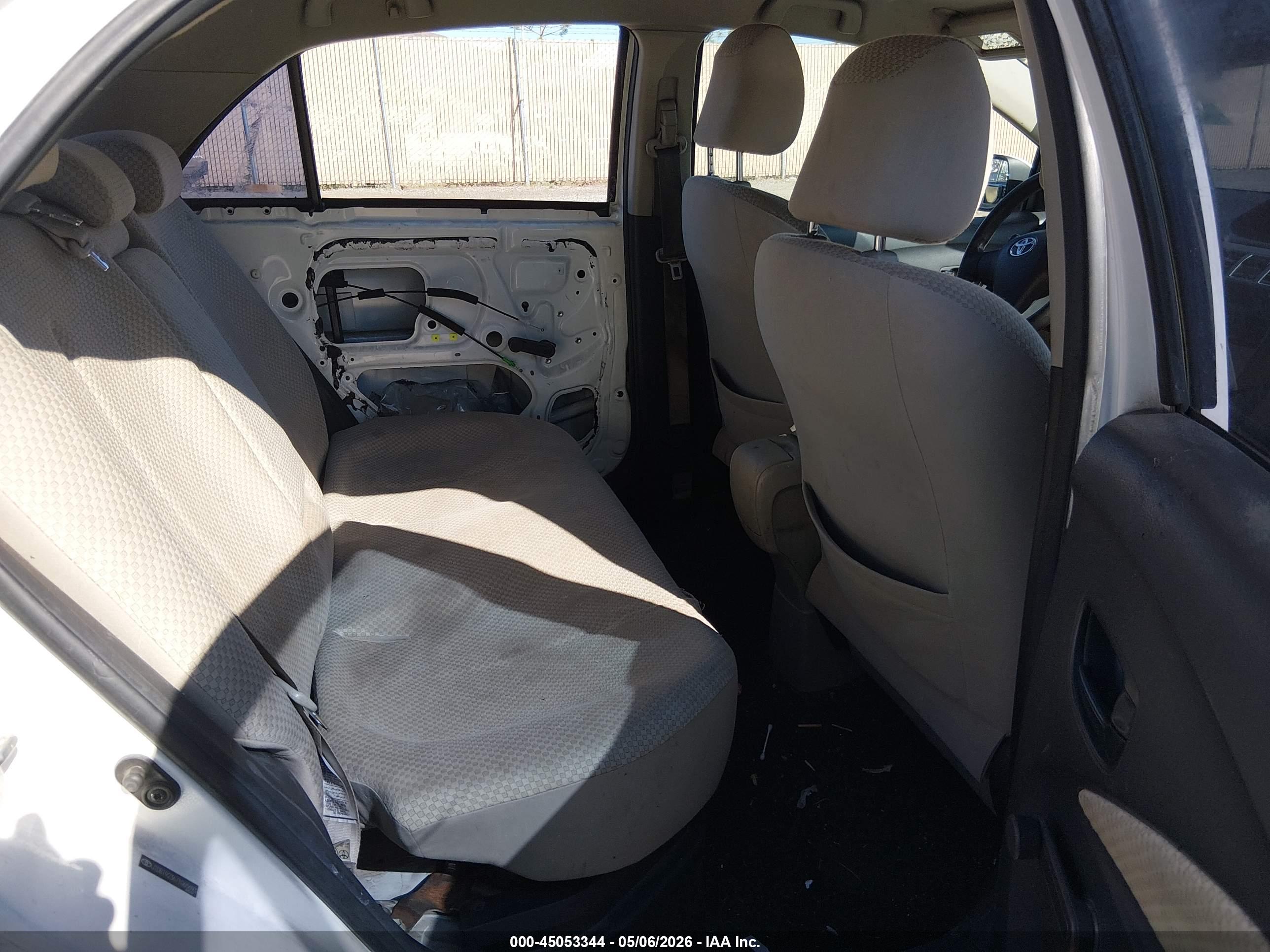 TOYOTA YARIS image 8