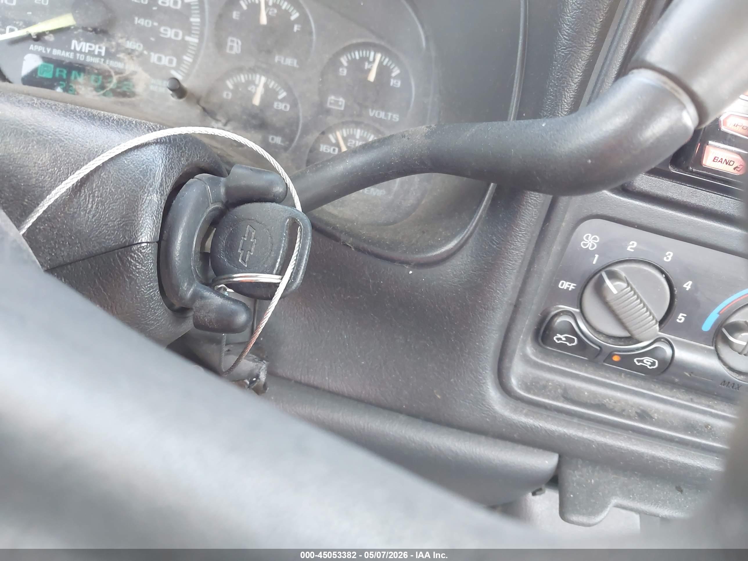 CHEVROLET SILVERADO image 11