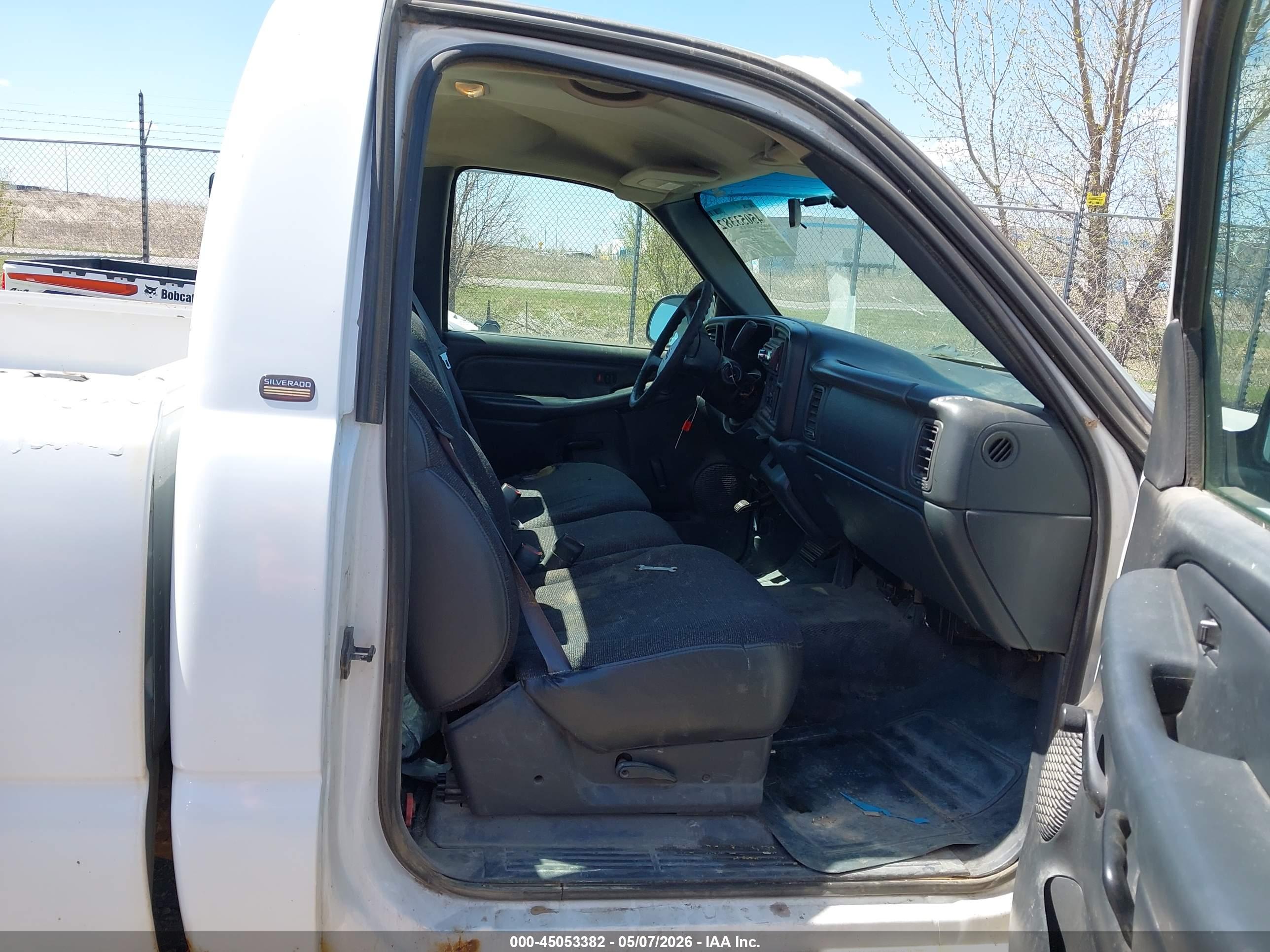 CHEVROLET SILVERADO image 5