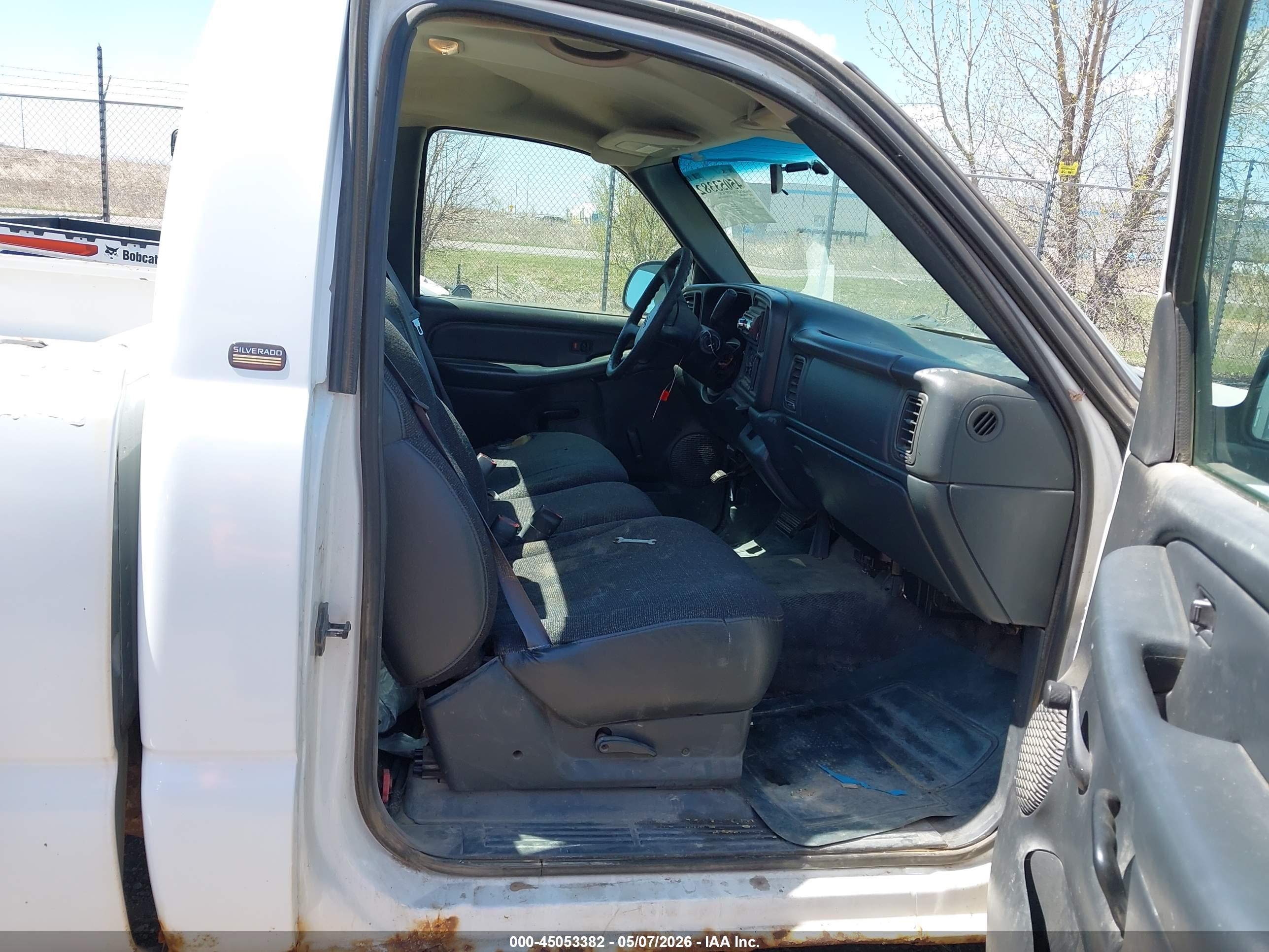 CHEVROLET SILVERADO image 8