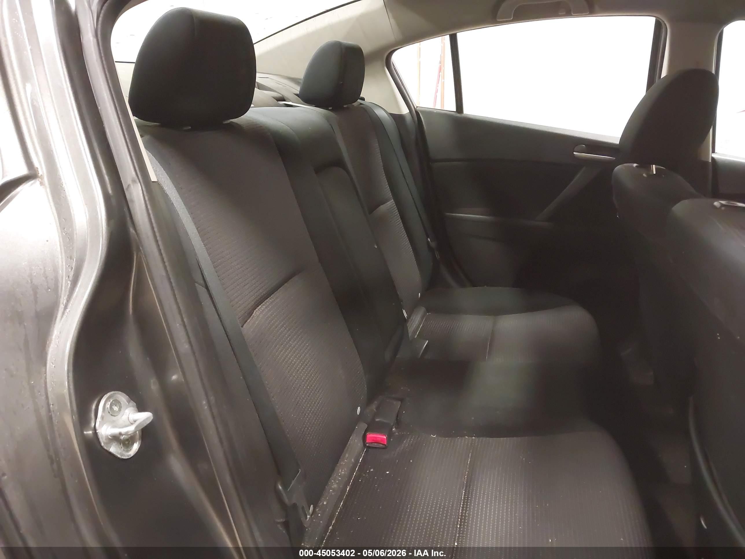 MAZDA MAZDA3 image 8