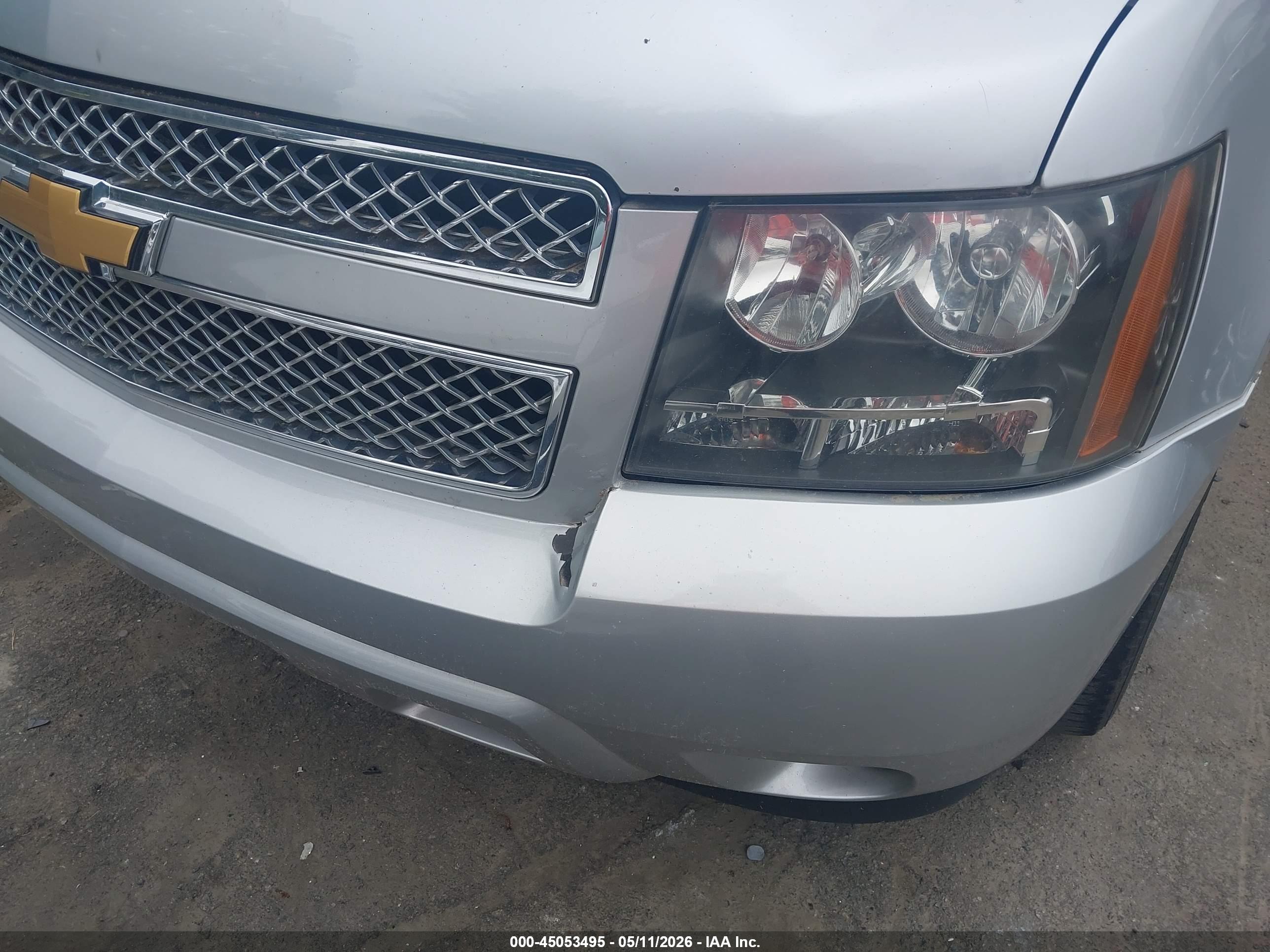 CHEVROLET SUBURBAN image 6