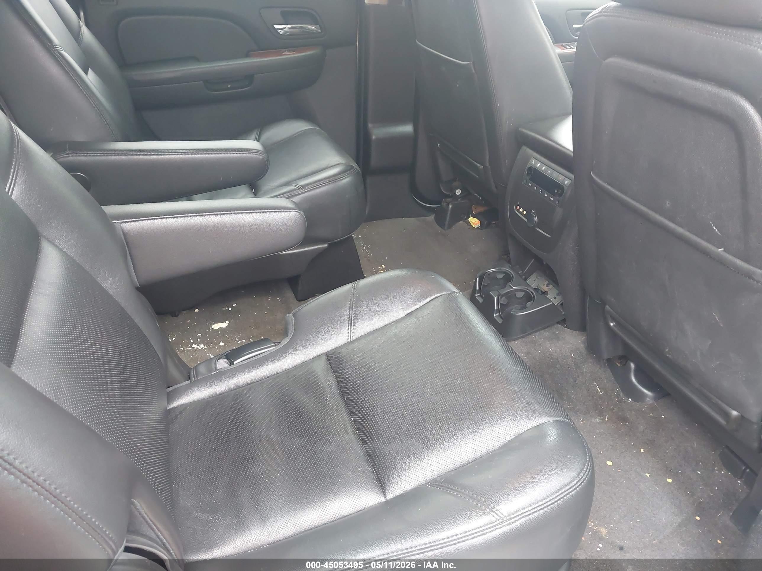 CHEVROLET SUBURBAN image 8