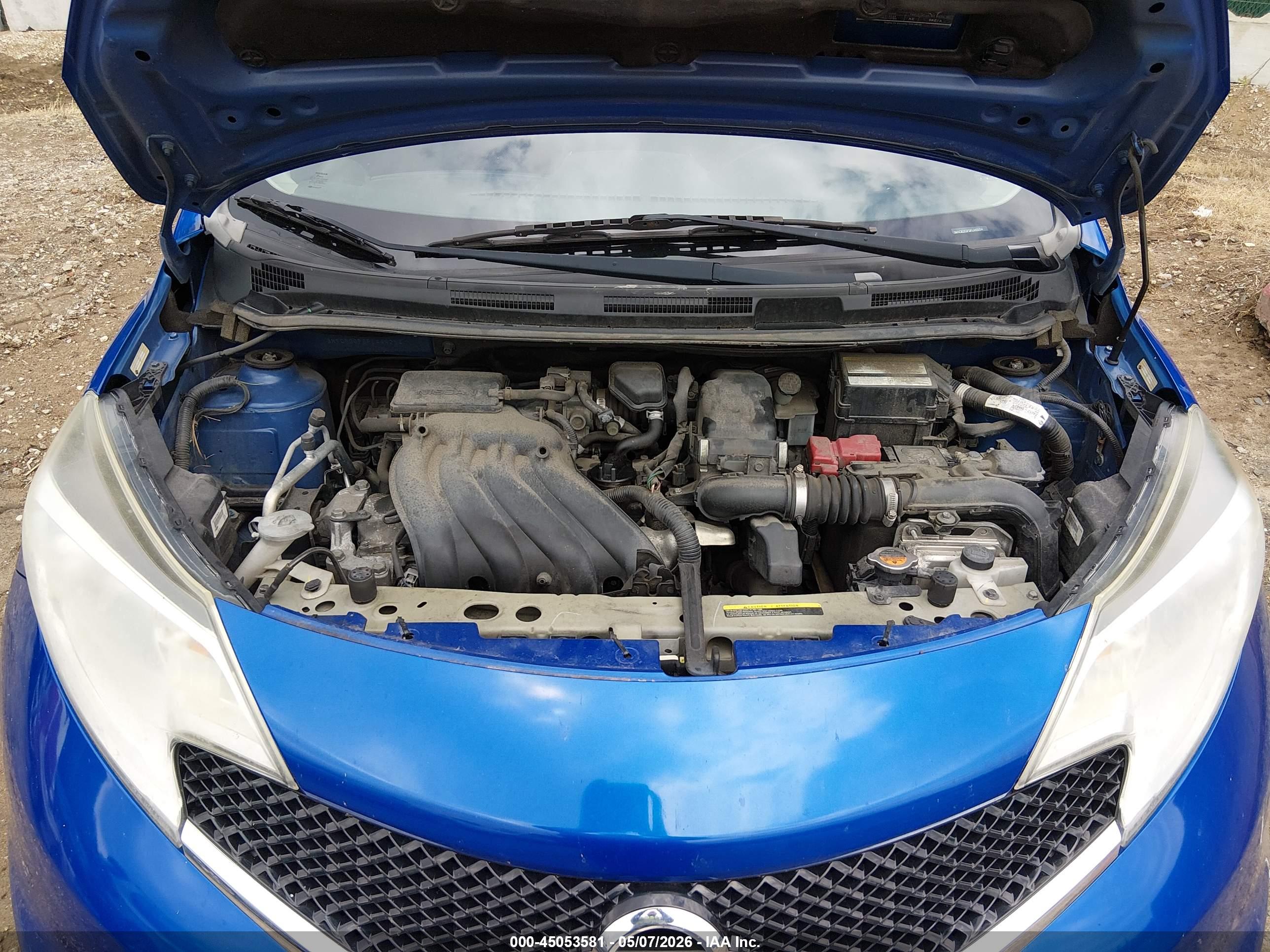 NISSAN VERSA image 10