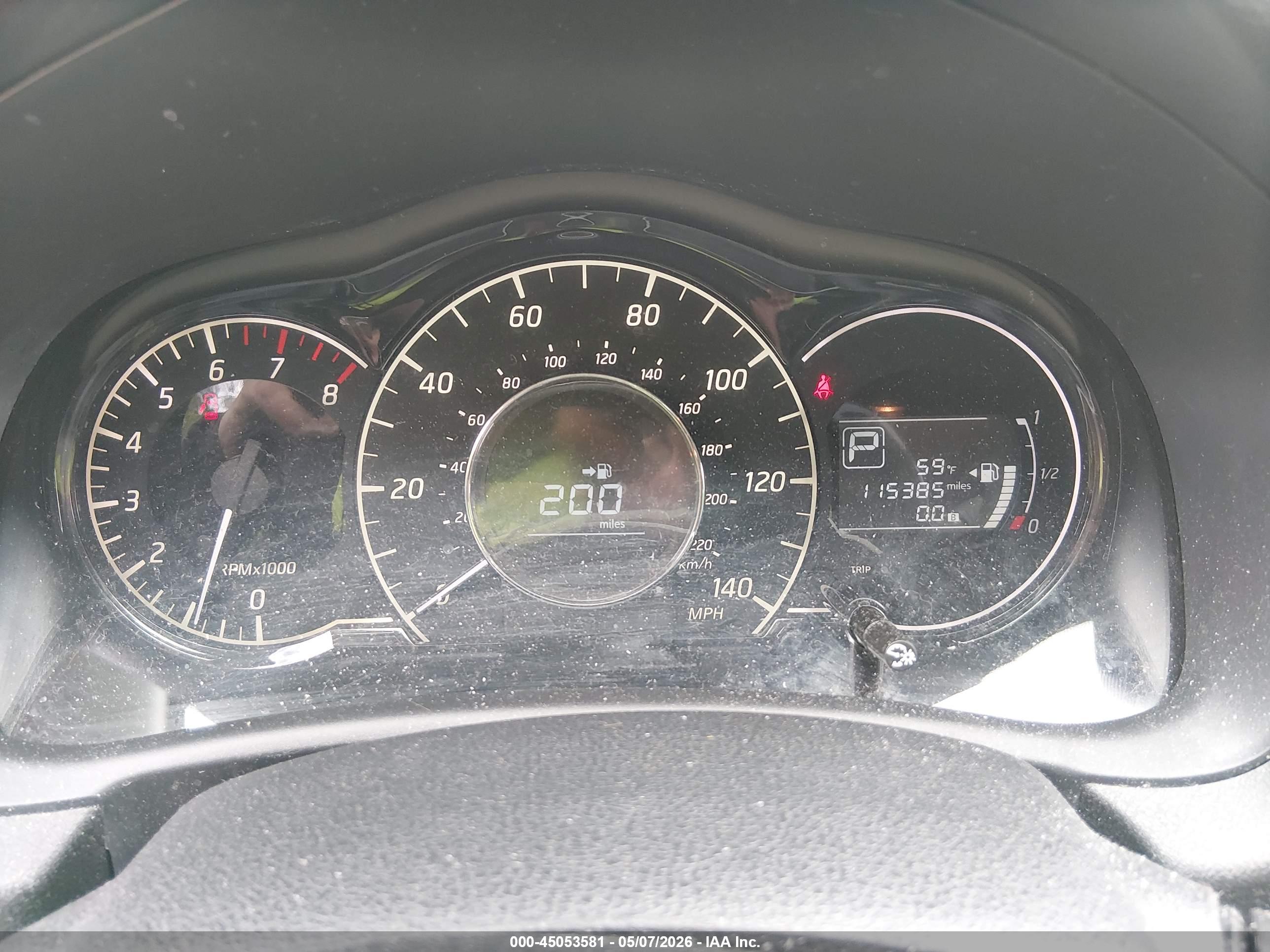 NISSAN VERSA image 7