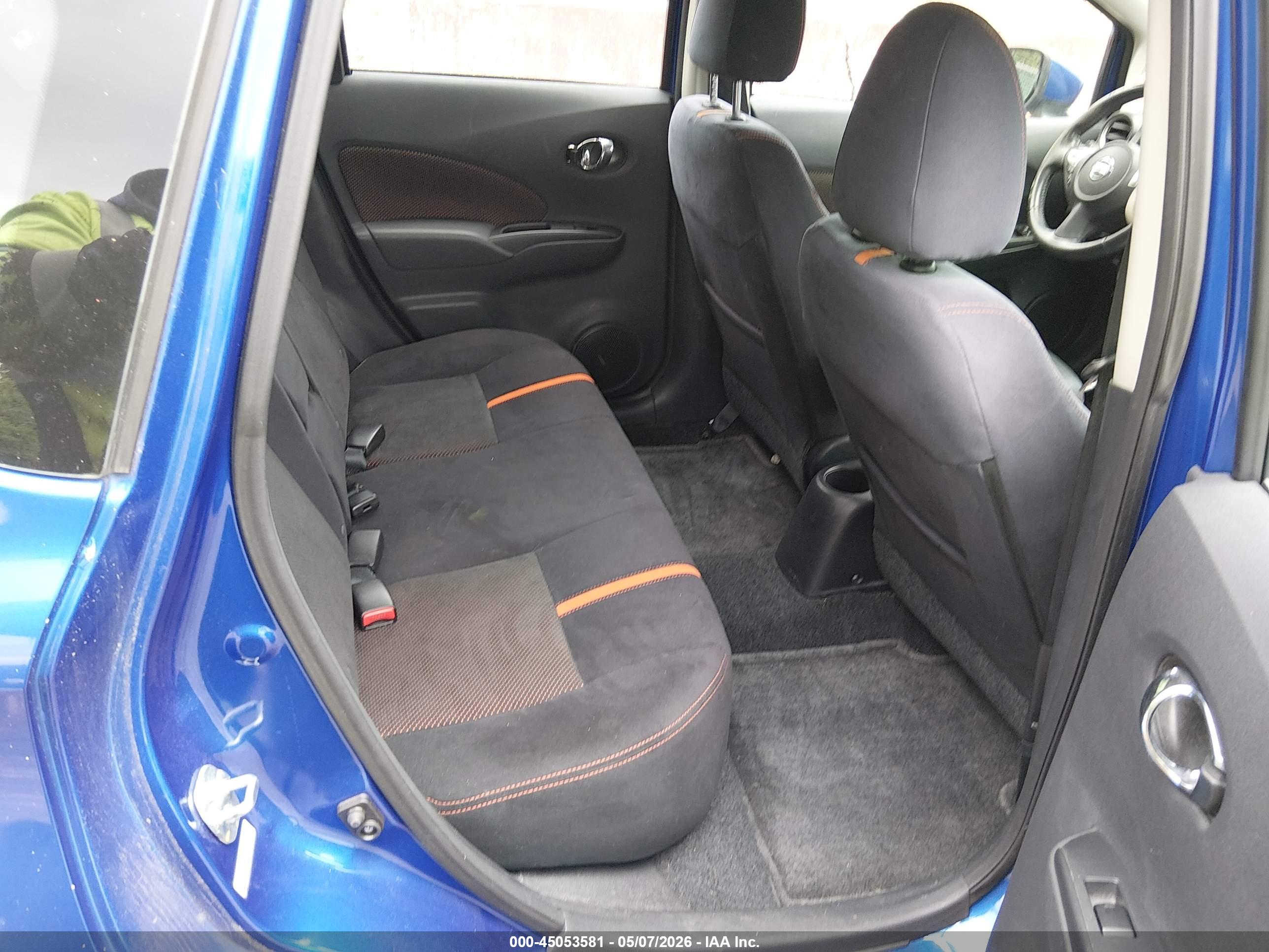NISSAN VERSA image 8