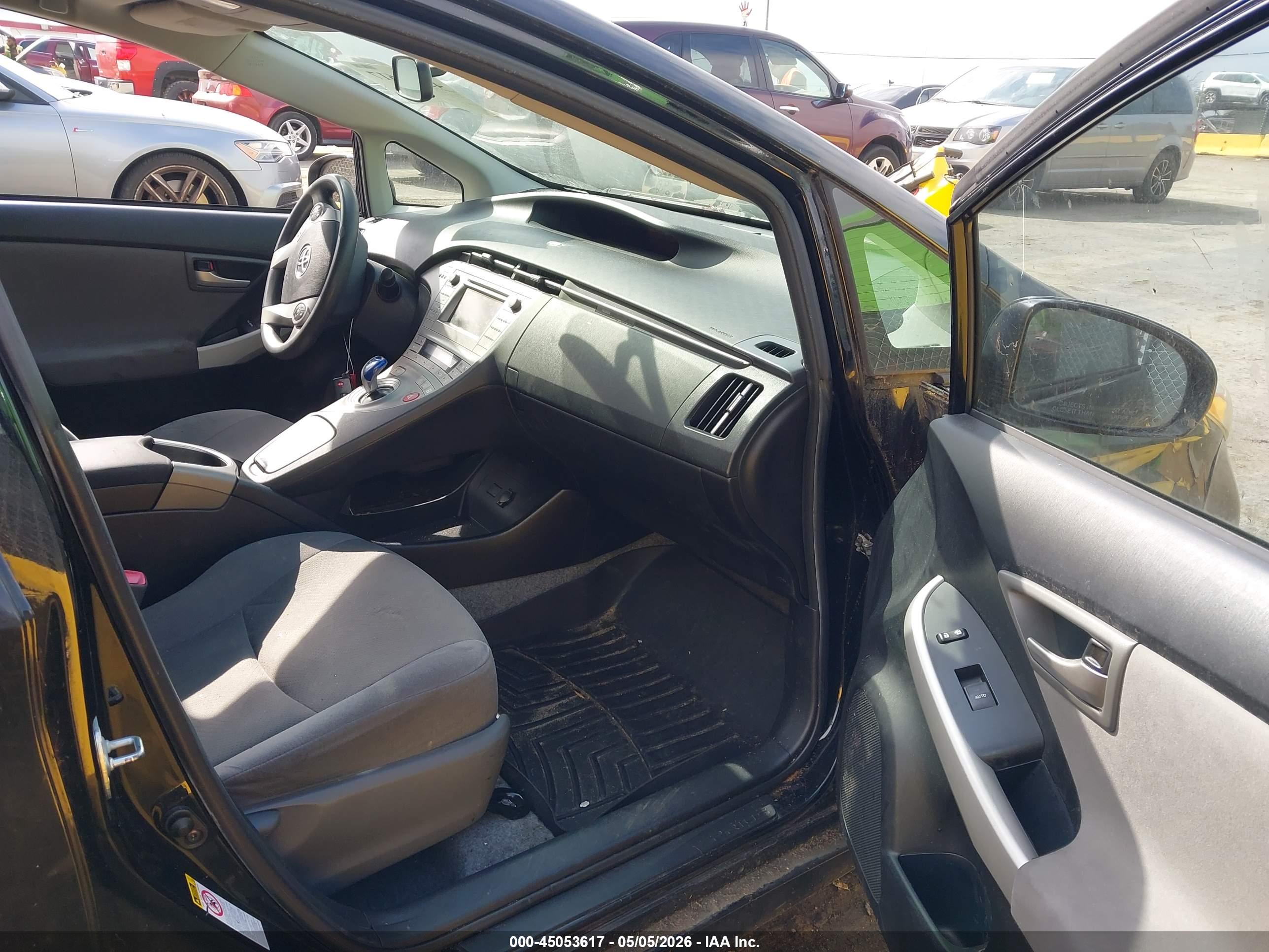 TOYOTA PRIUS image 5