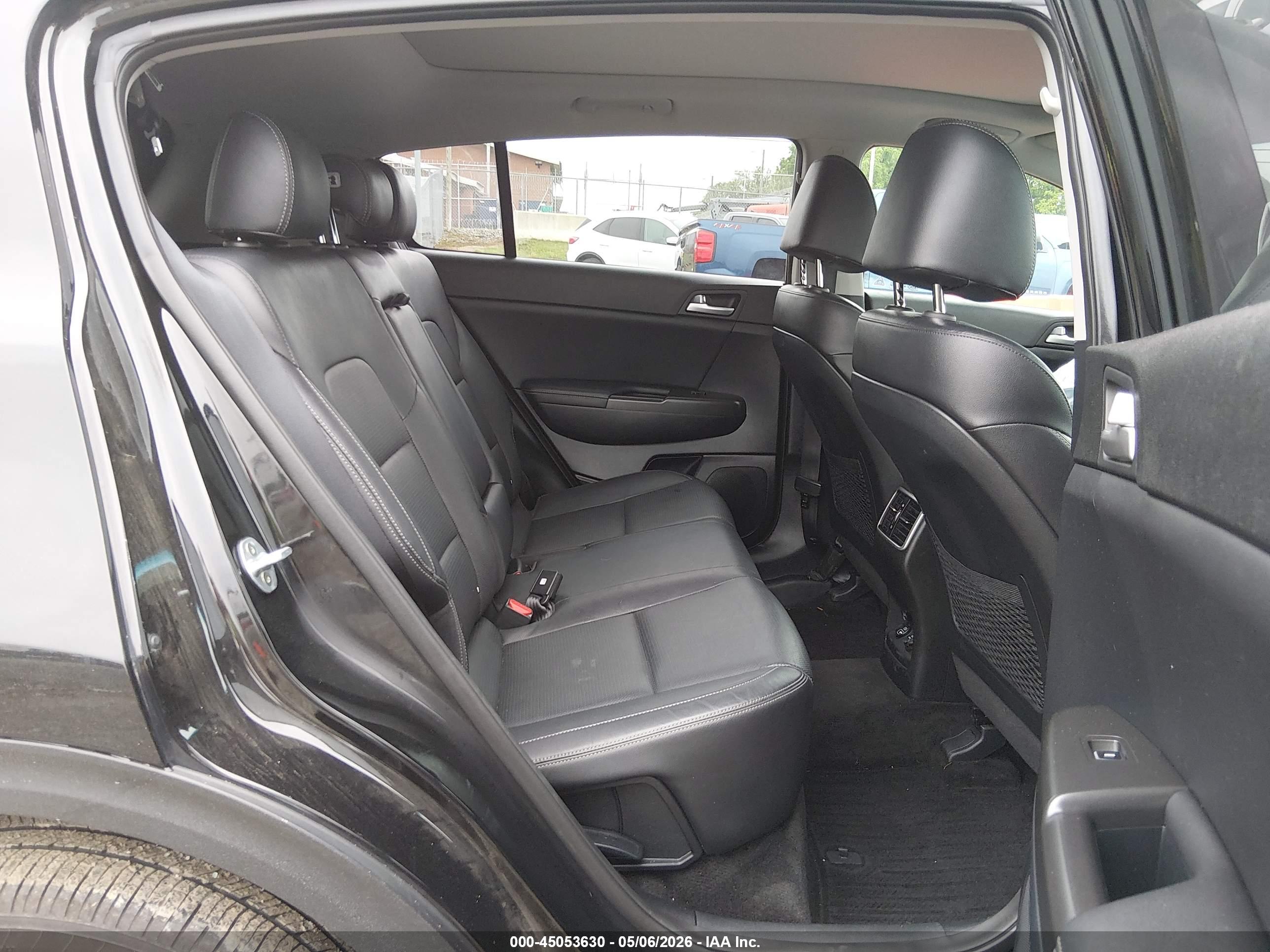 KIA SPORTAGE image 8