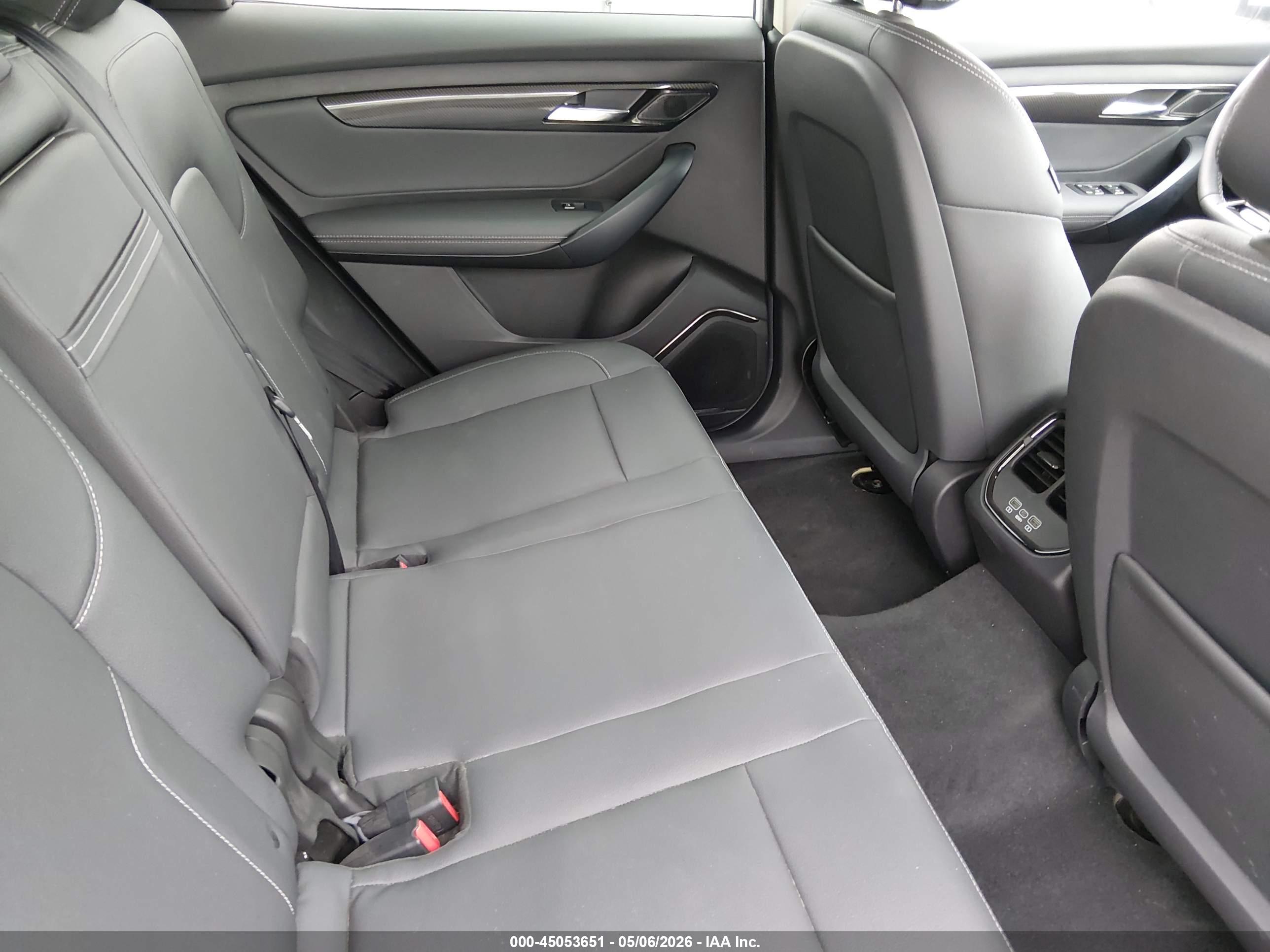 VINFAST VF image 8