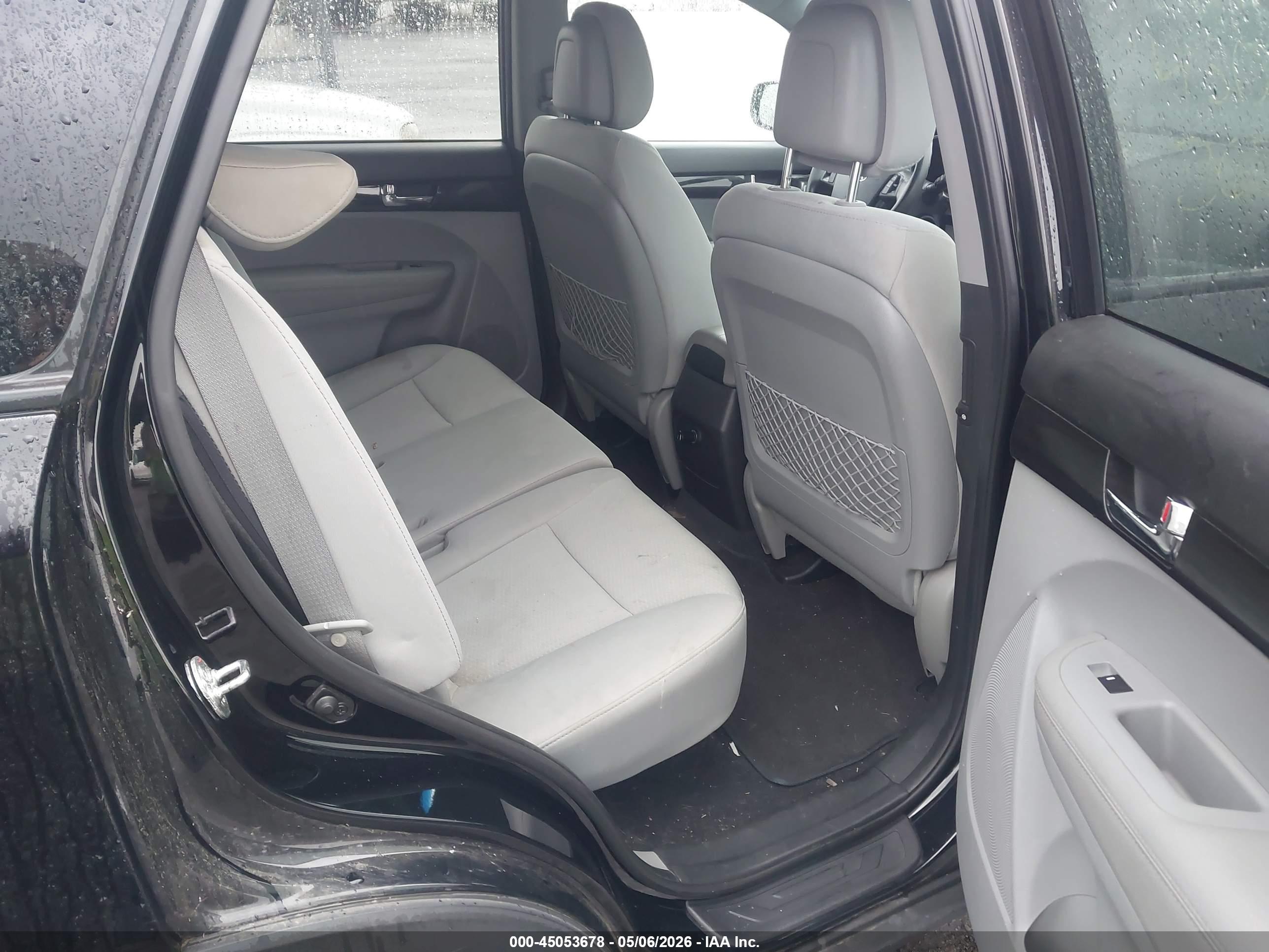 KIA SORENTO image 8