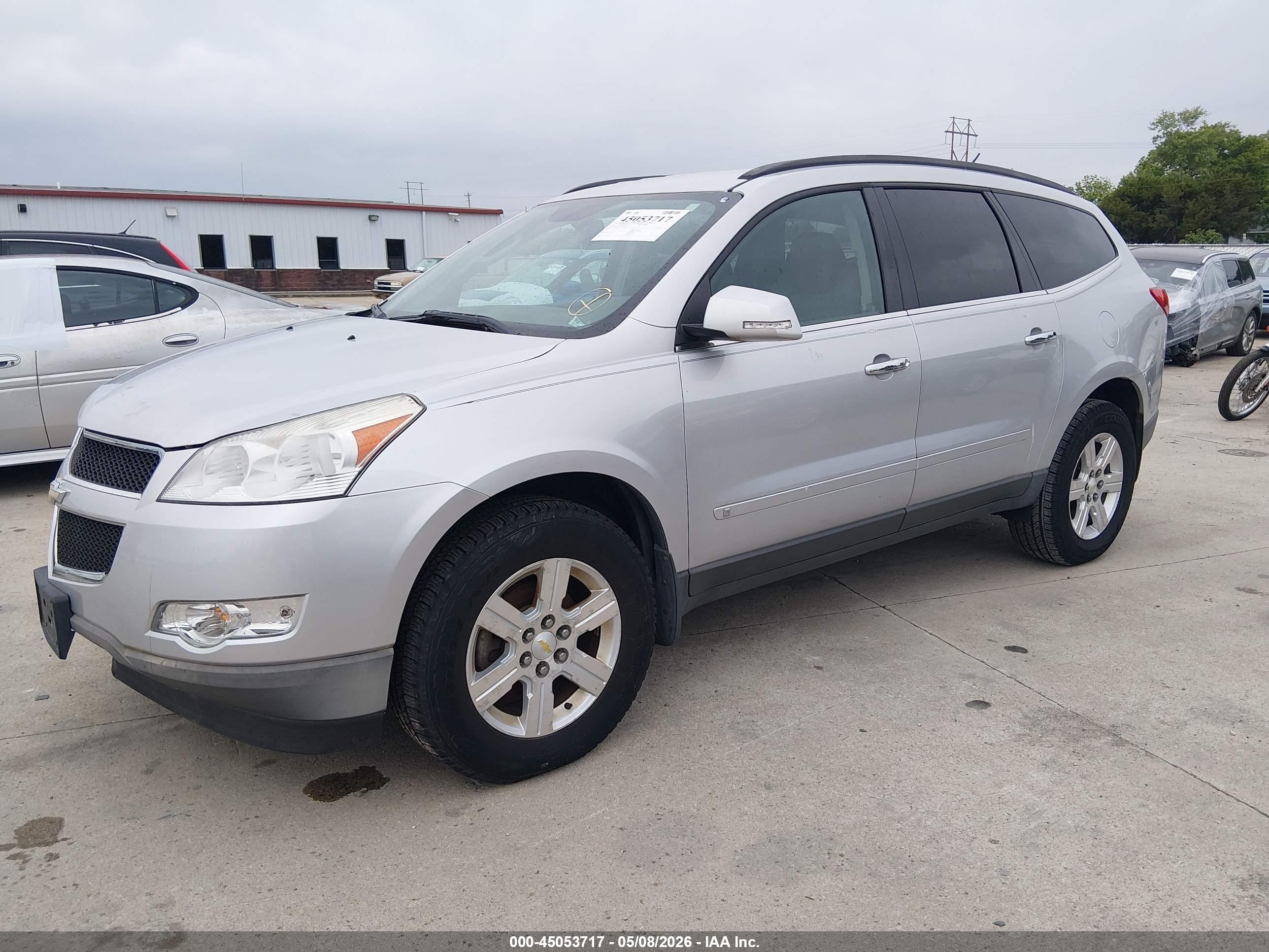 CHEVROLET TRAVERSE image 2