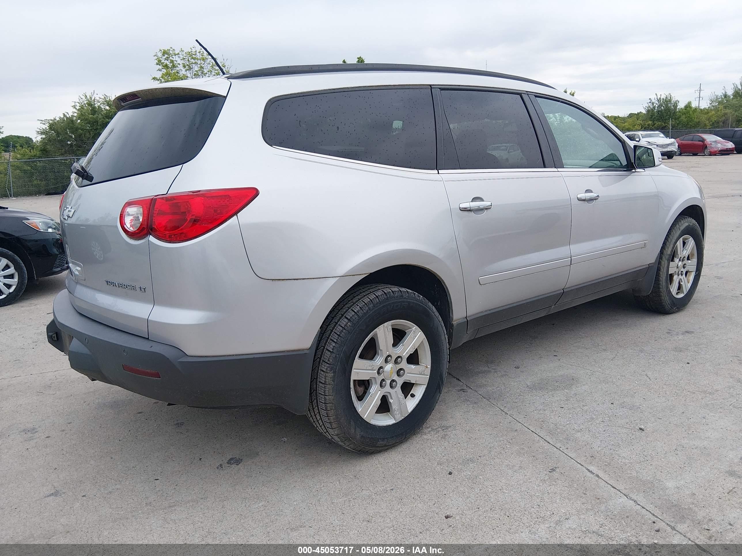CHEVROLET TRAVERSE image 4