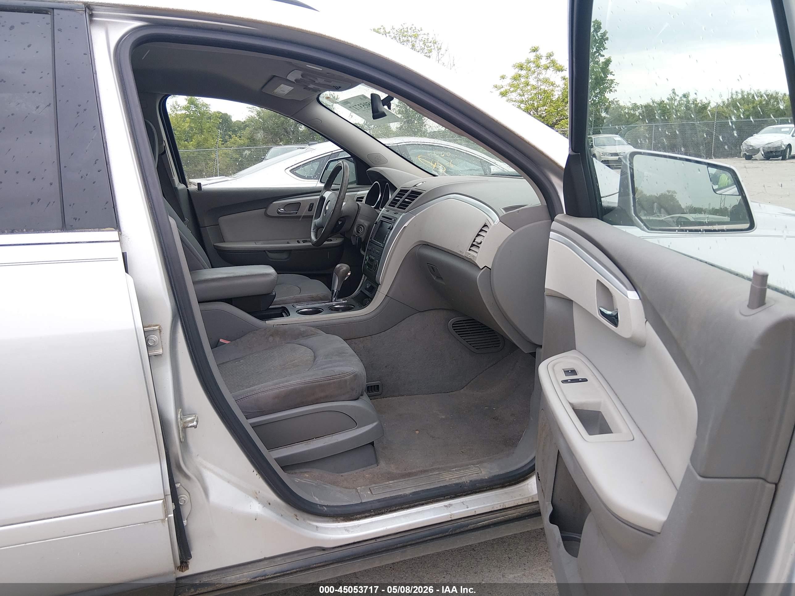 CHEVROLET TRAVERSE image 5