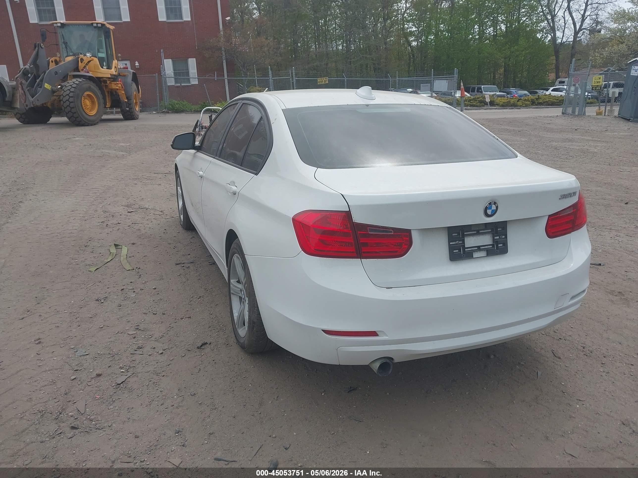 BMW 320I image 3