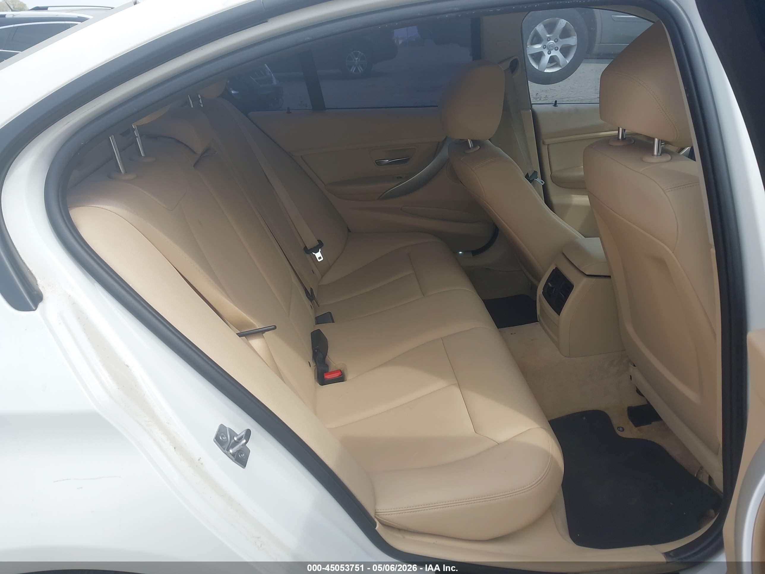 BMW 320I image 8