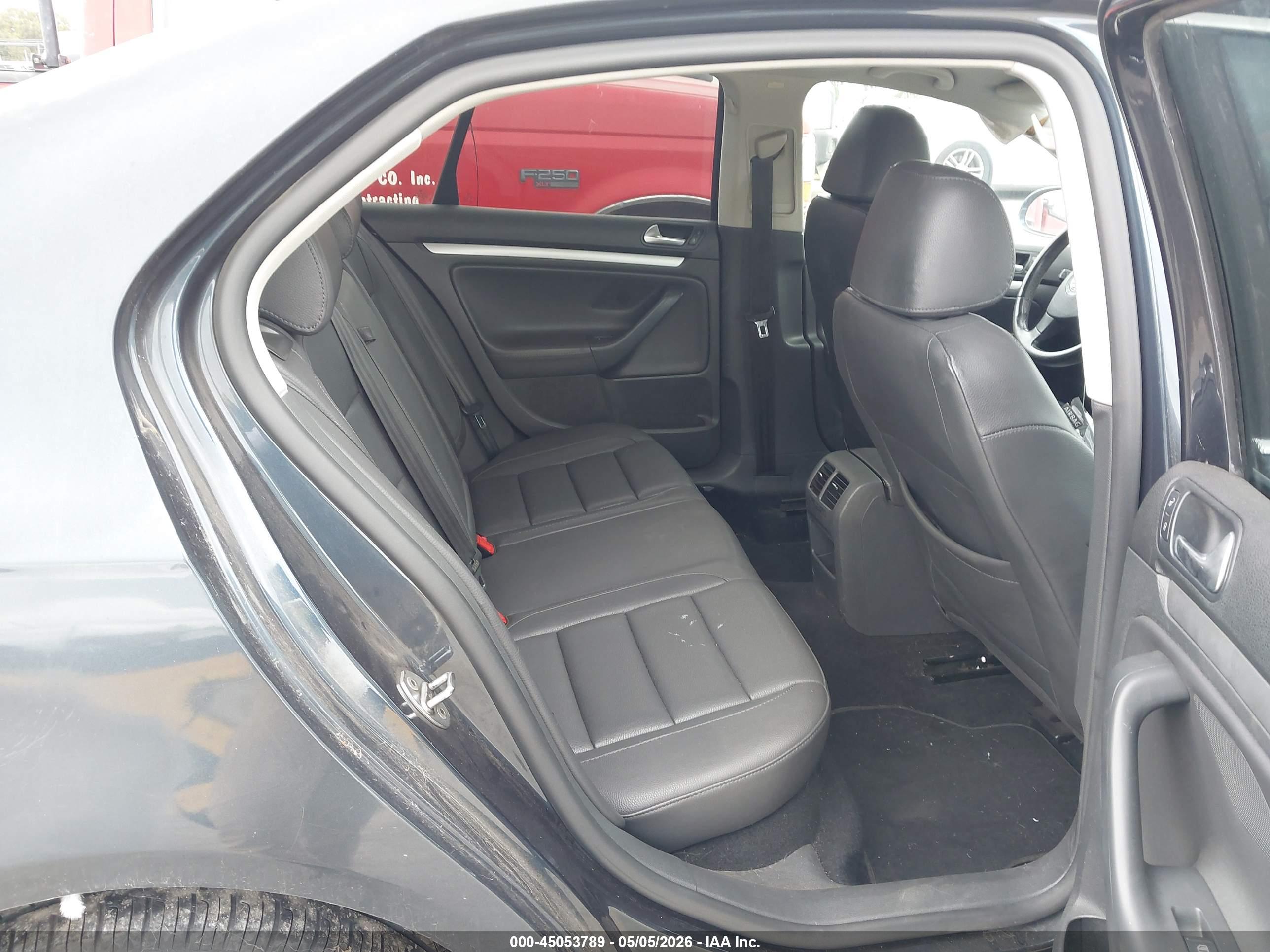 VOLKSWAGEN JETTA image 8