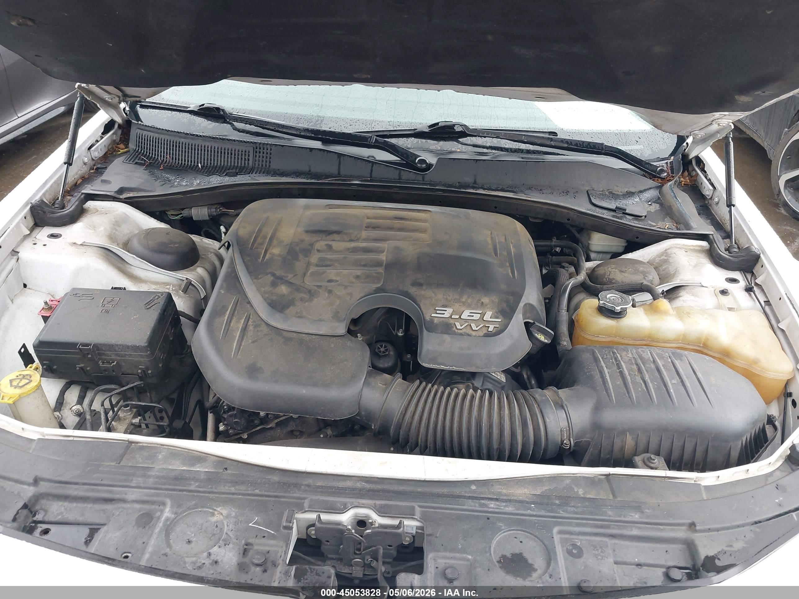 CHRYSLER 300 image 10