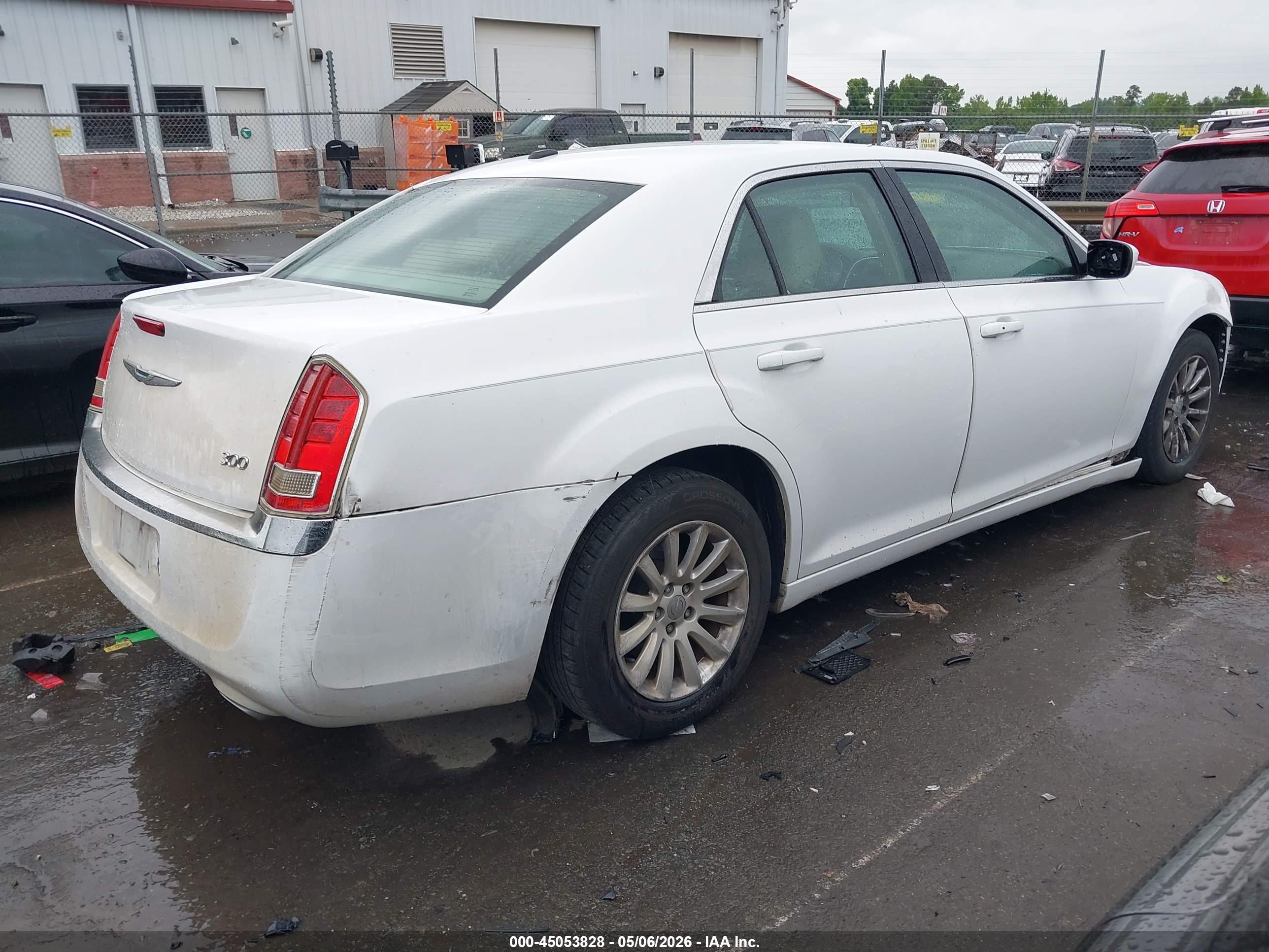 CHRYSLER 300 image 4