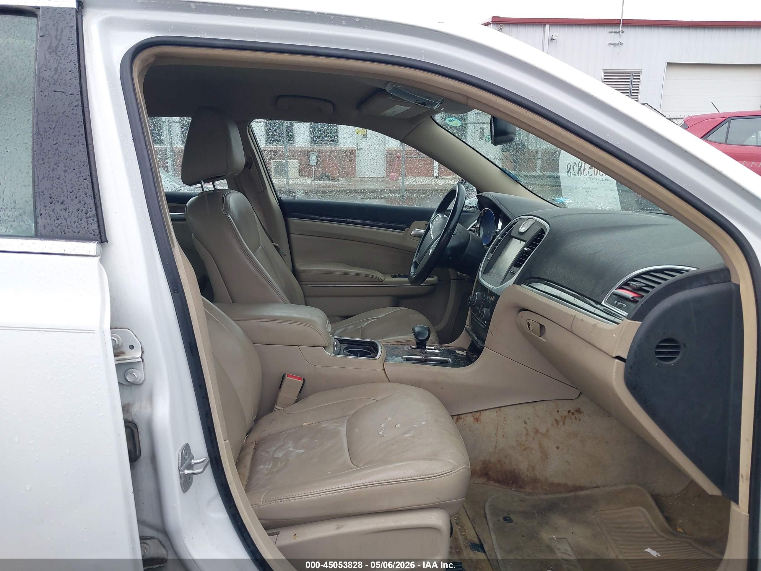 CHRYSLER 300 image 5