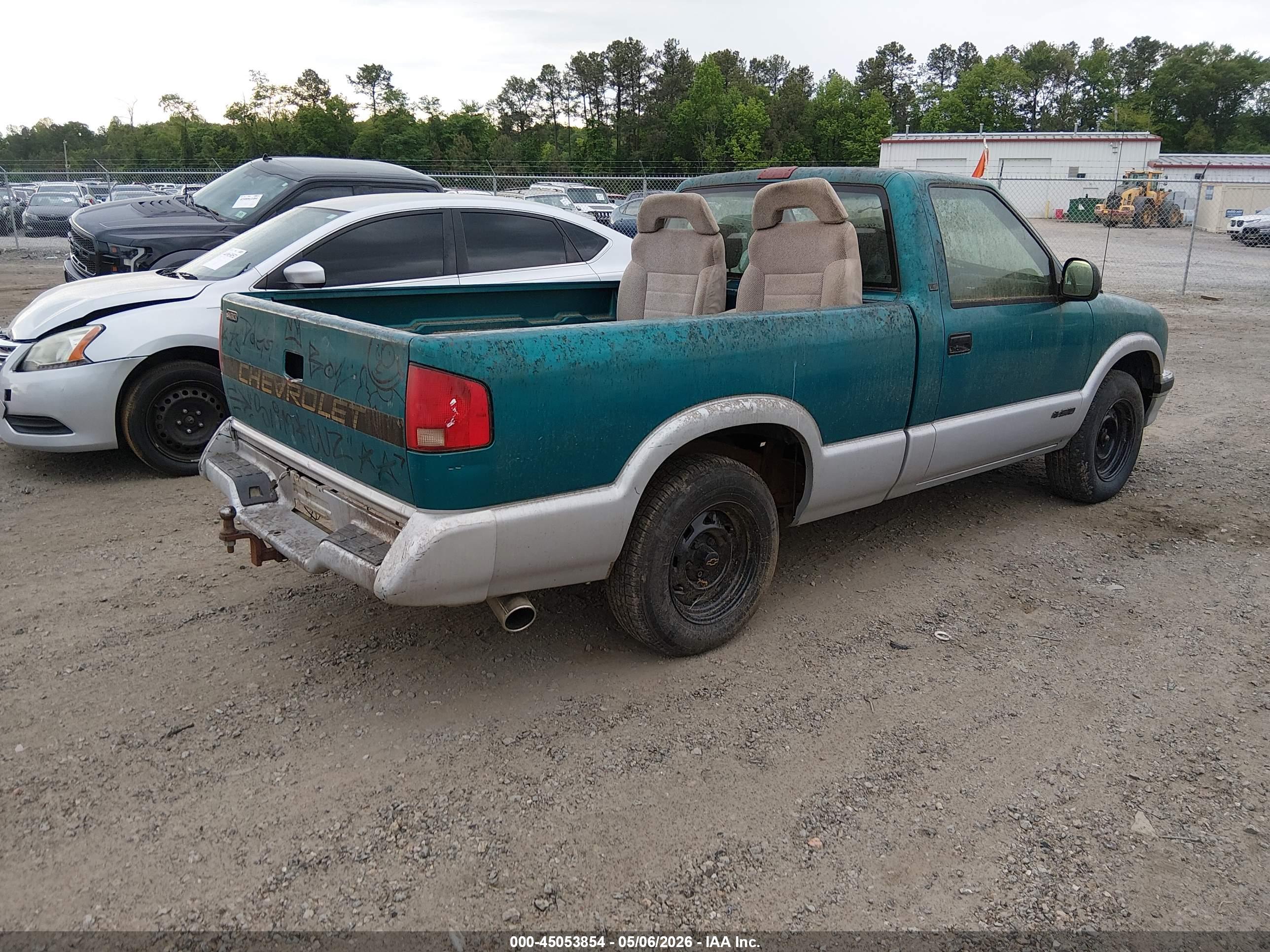 CHEVROLET S image 4