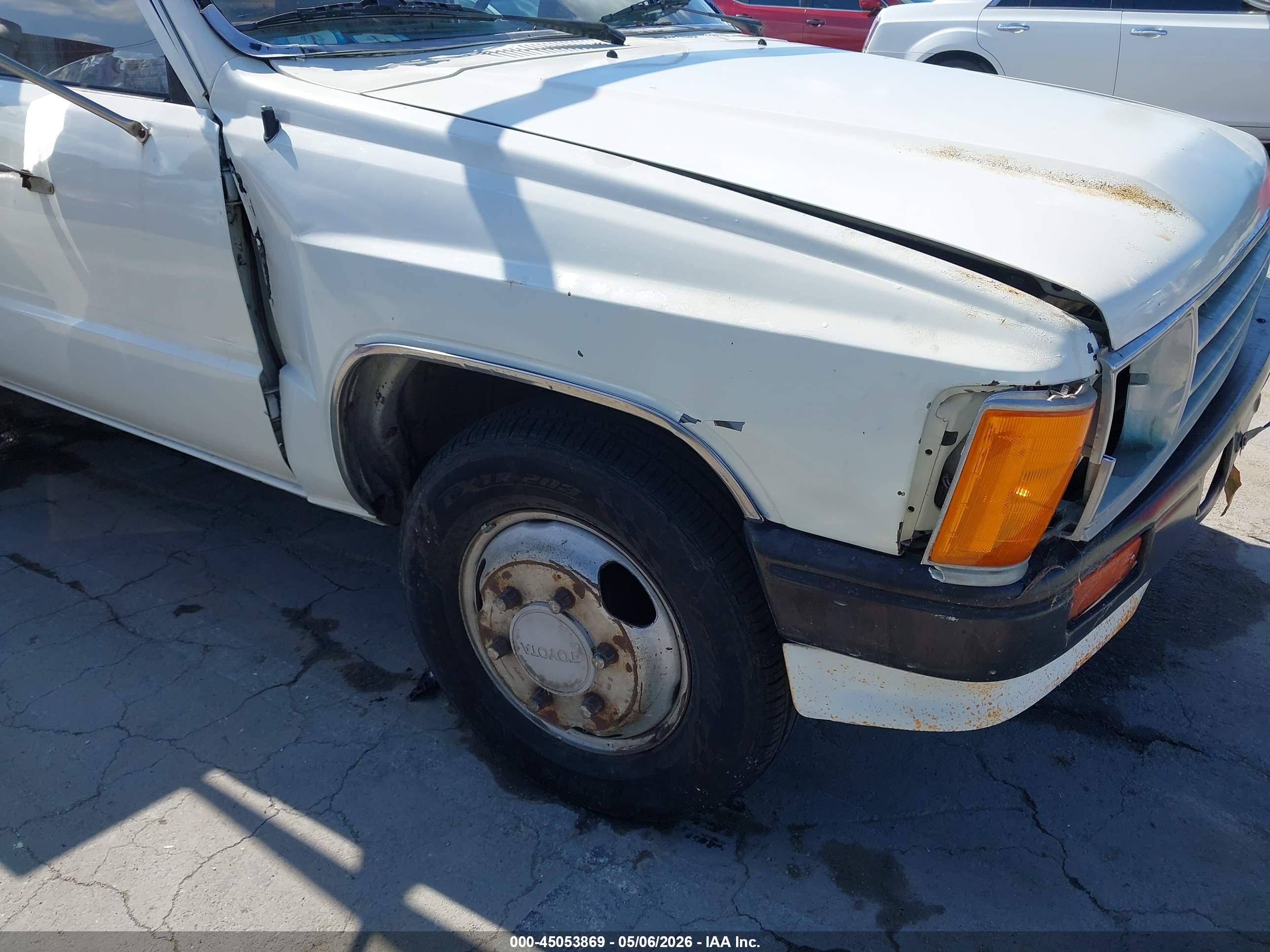 TOYOTA PICKUP image 6