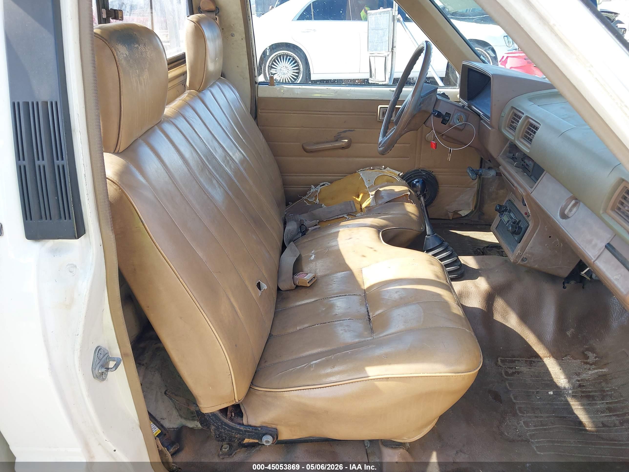 TOYOTA PICKUP image 8