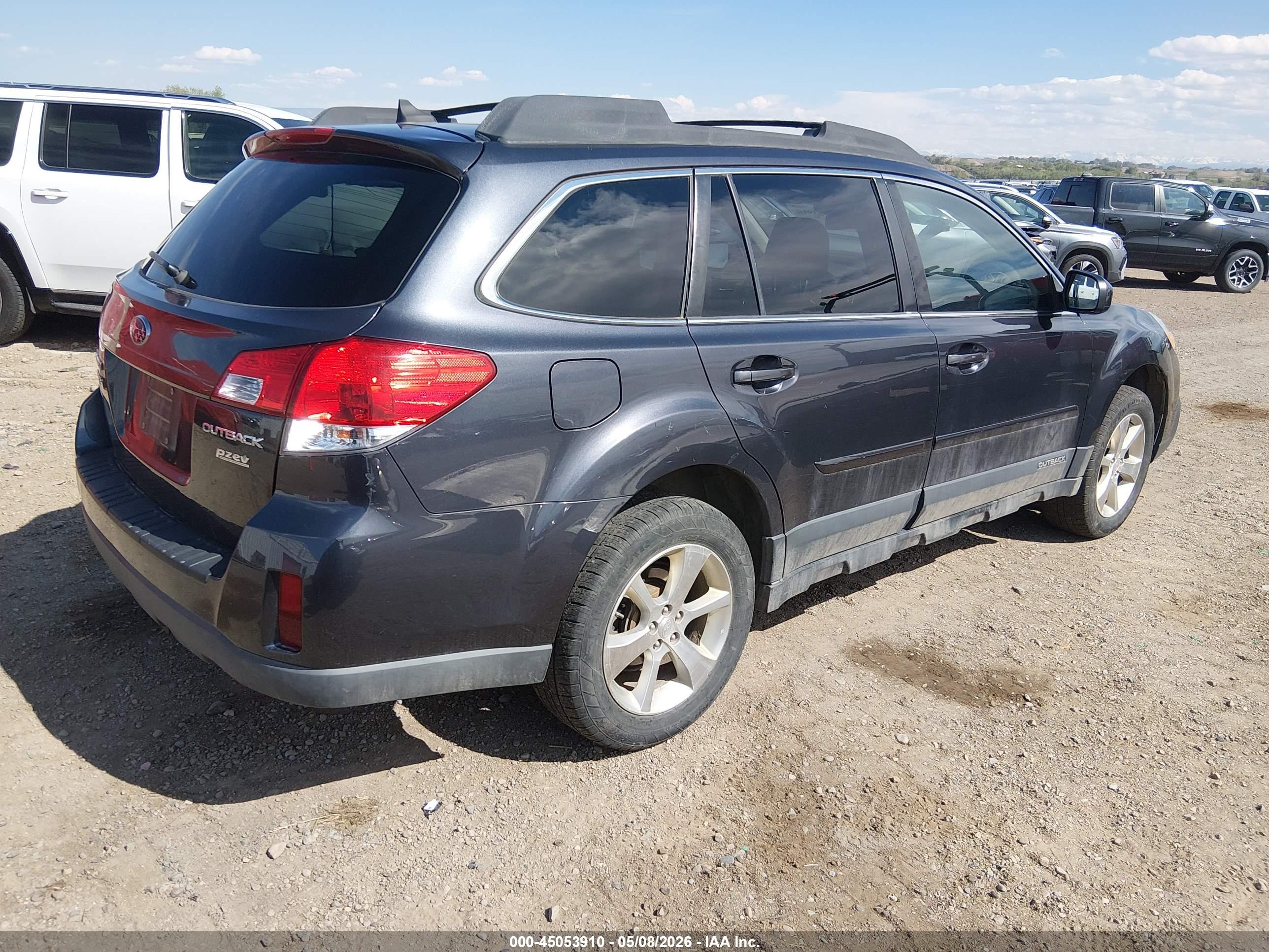 SUBARU OUTBACK image 4