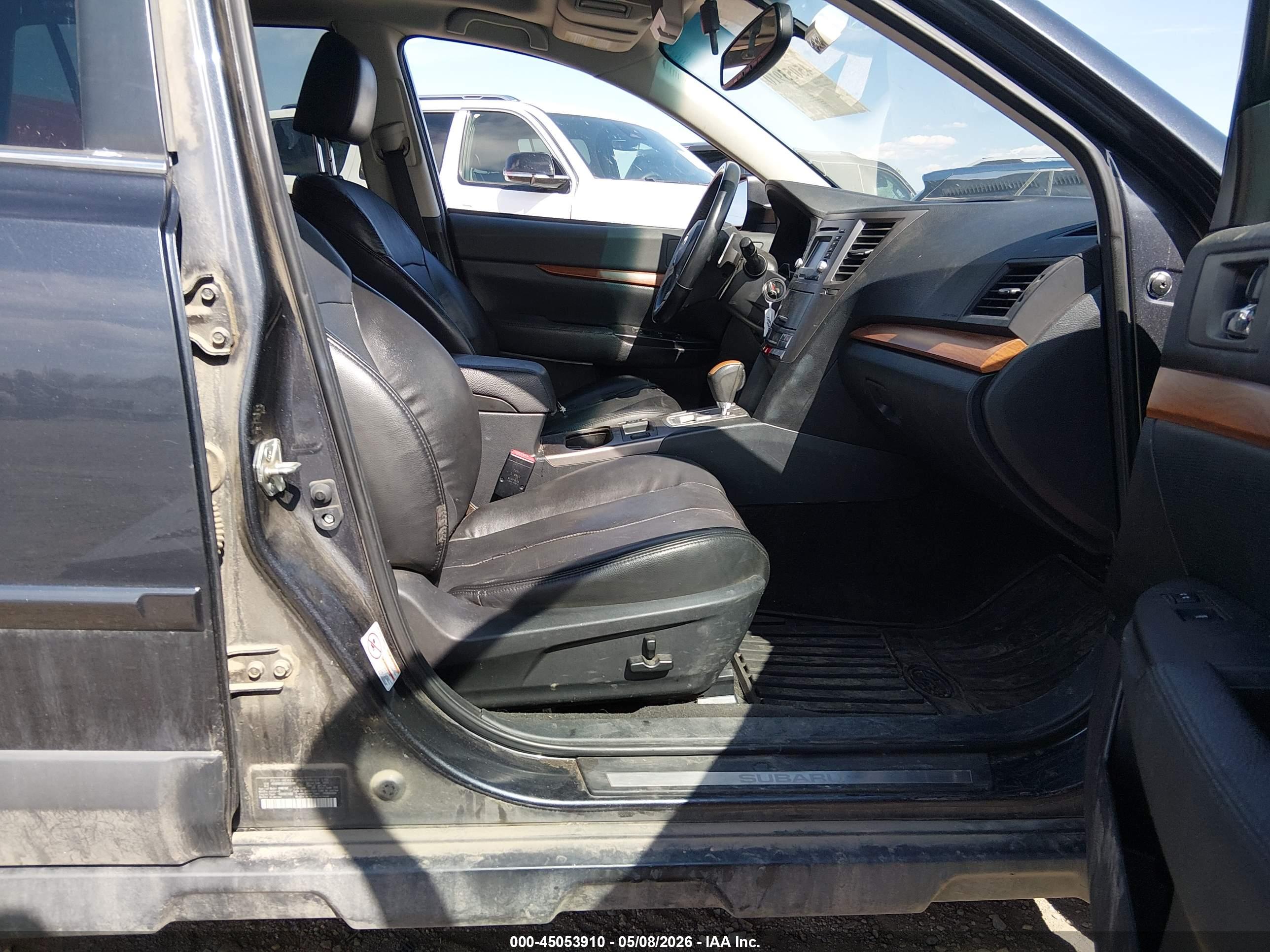 SUBARU OUTBACK image 5