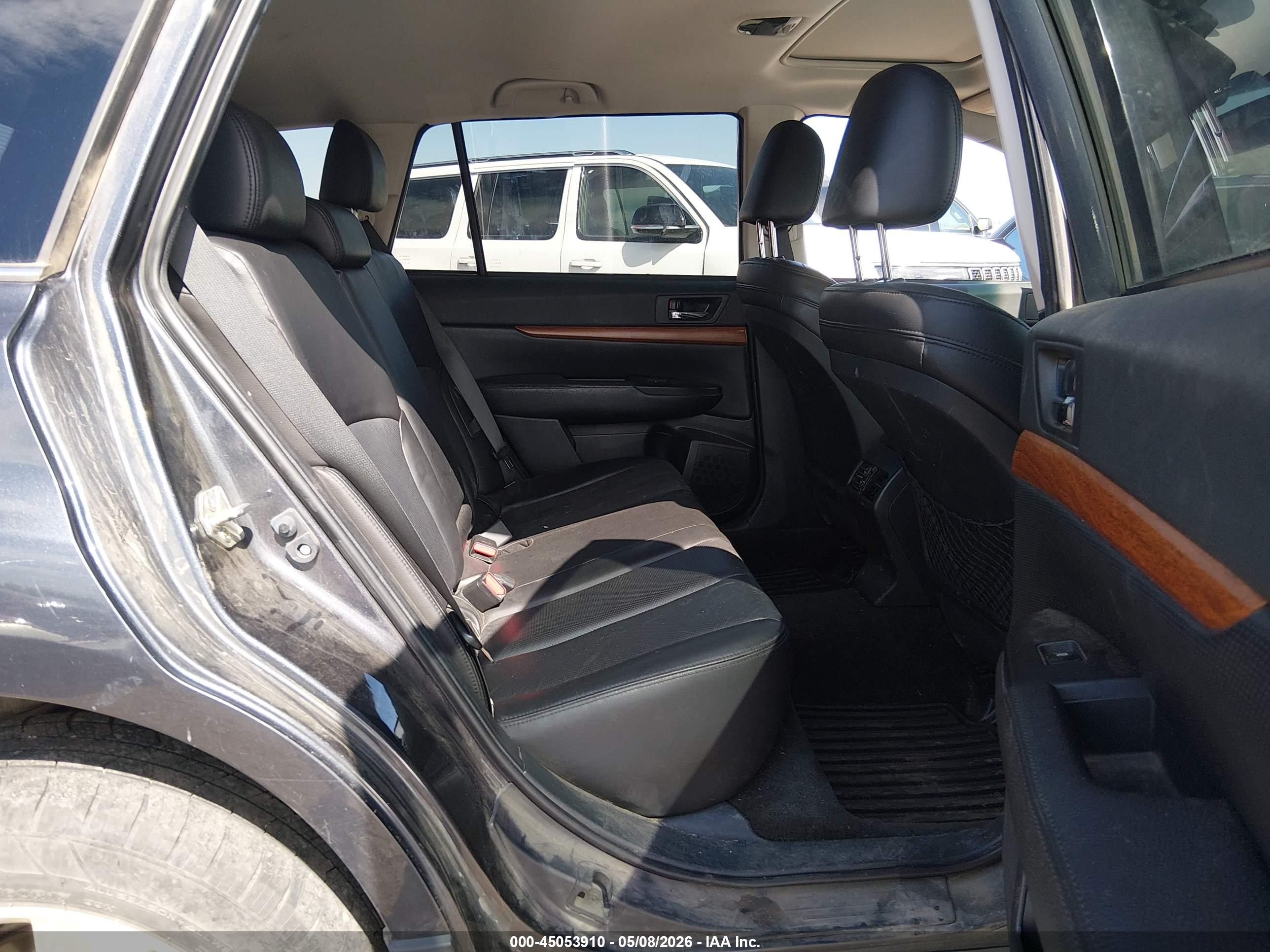 SUBARU OUTBACK image 8