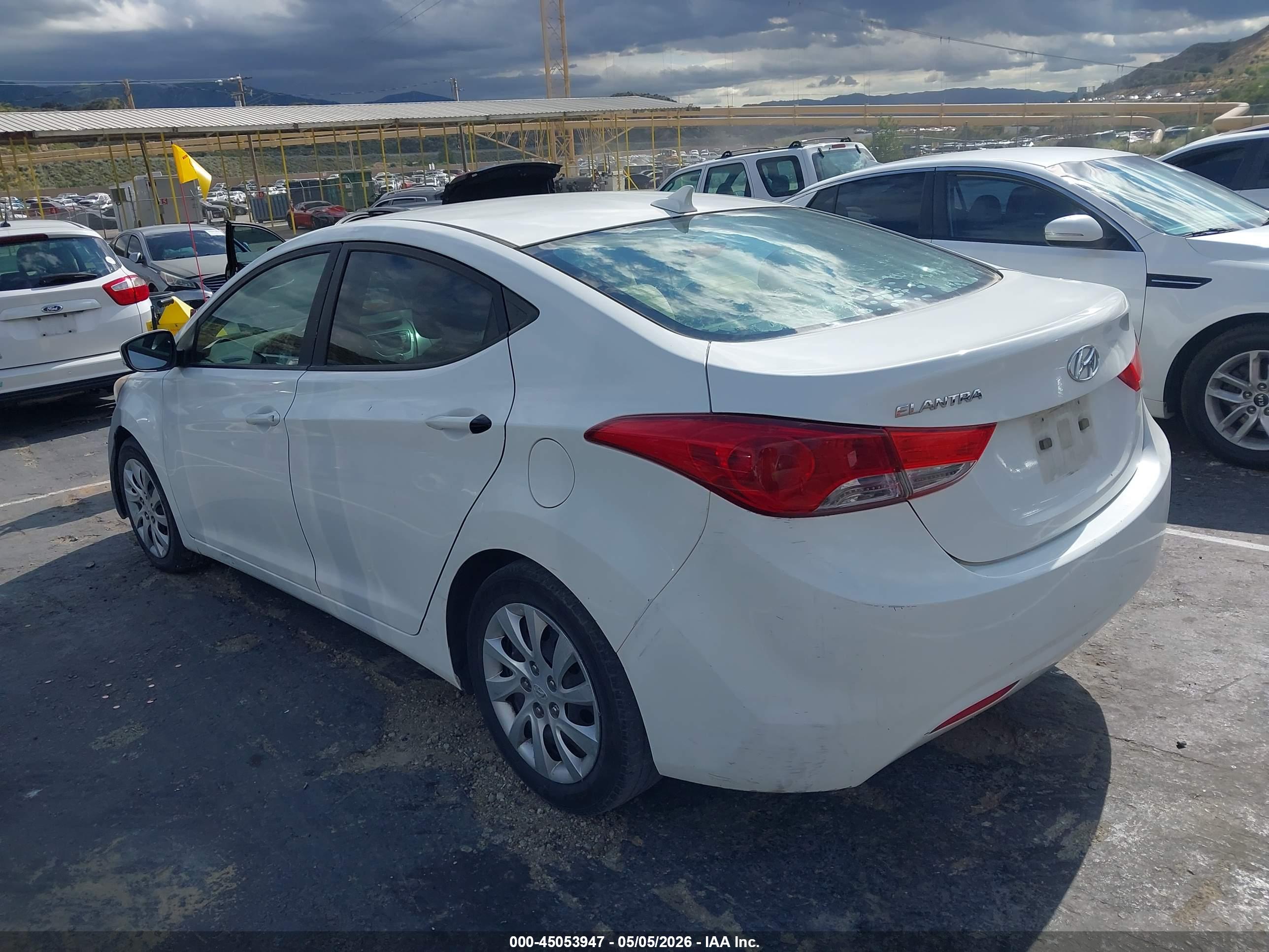 HYUNDAI ELANTRA image 3