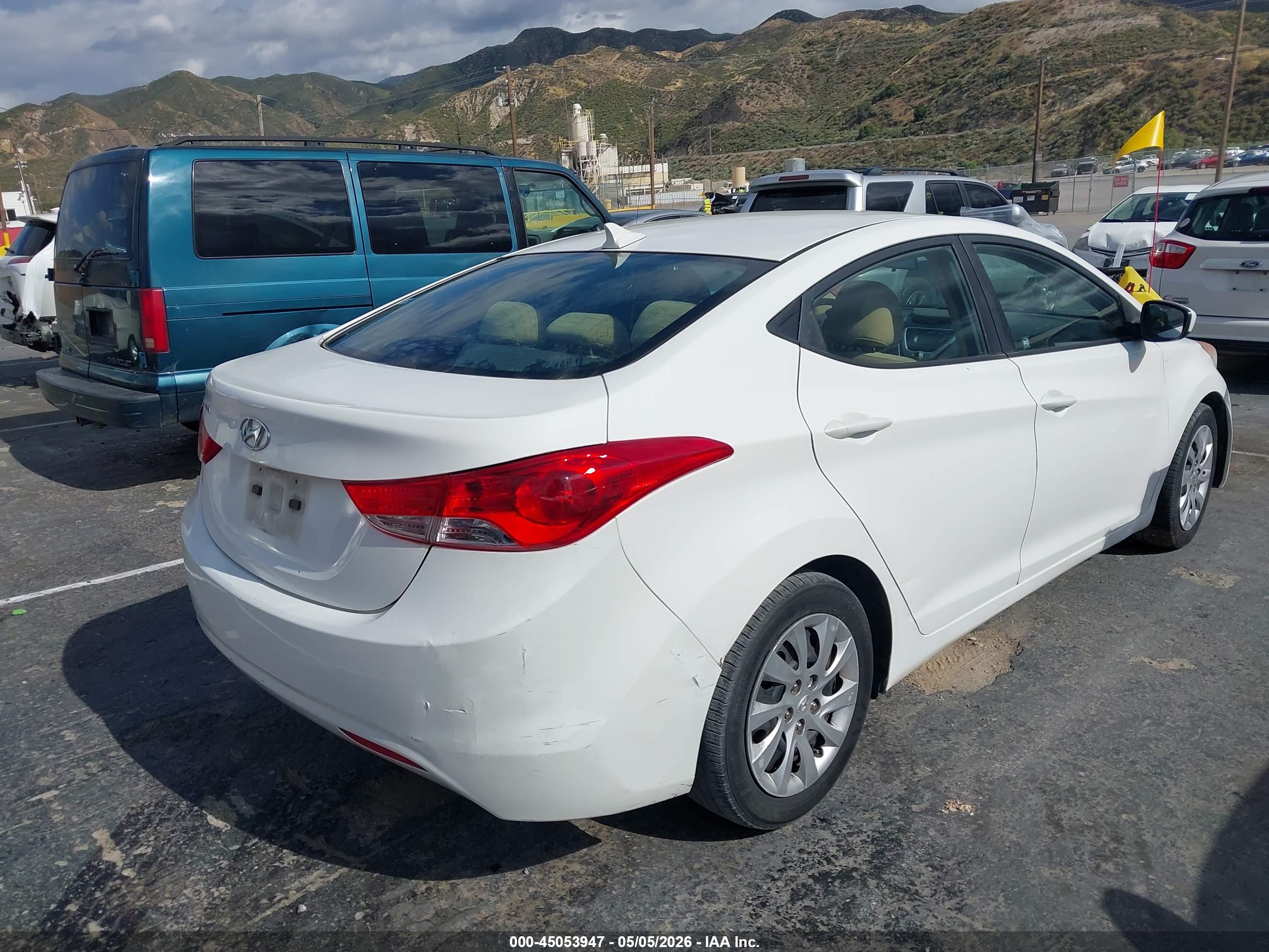 HYUNDAI ELANTRA image 4