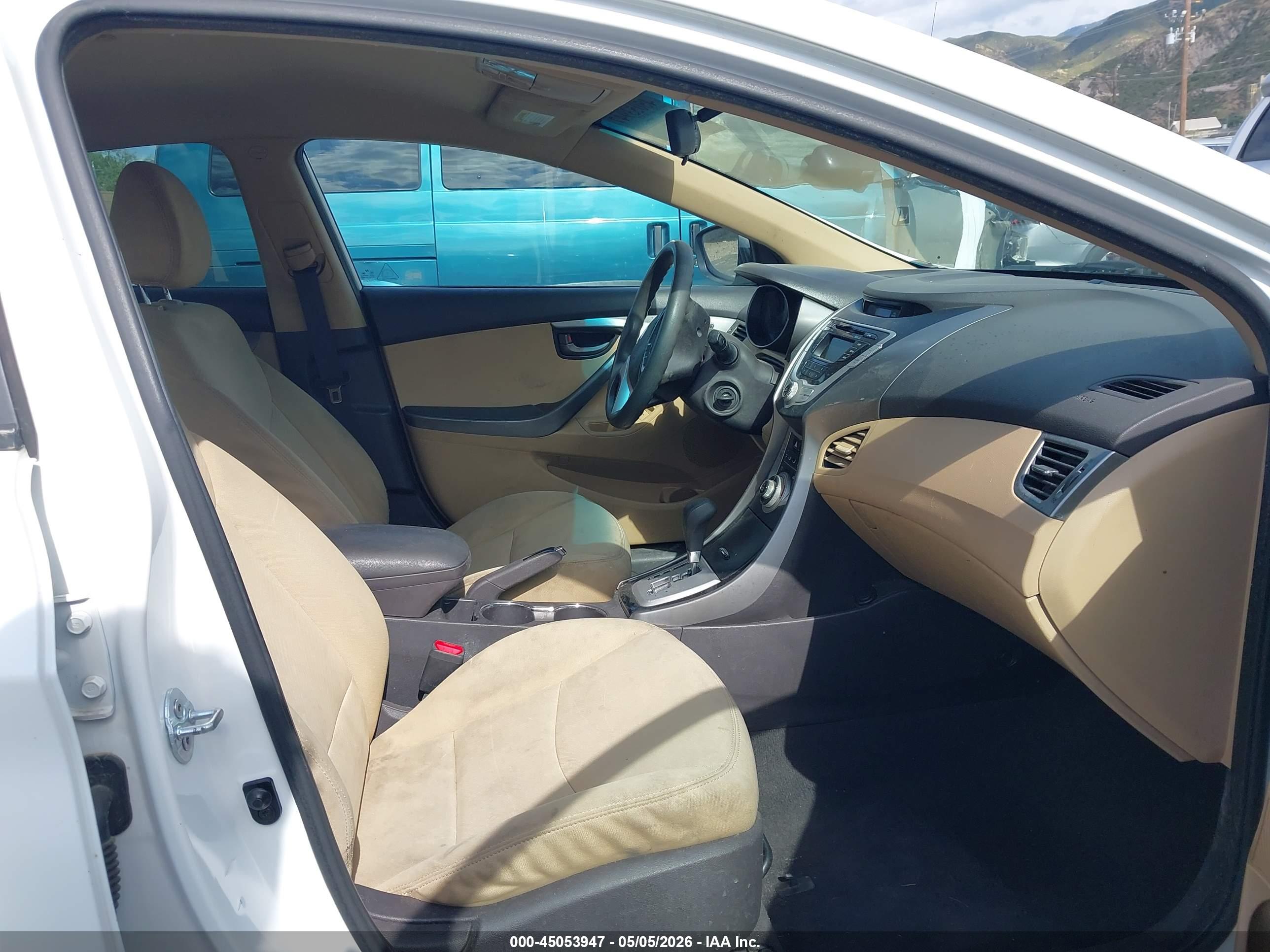 HYUNDAI ELANTRA image 5