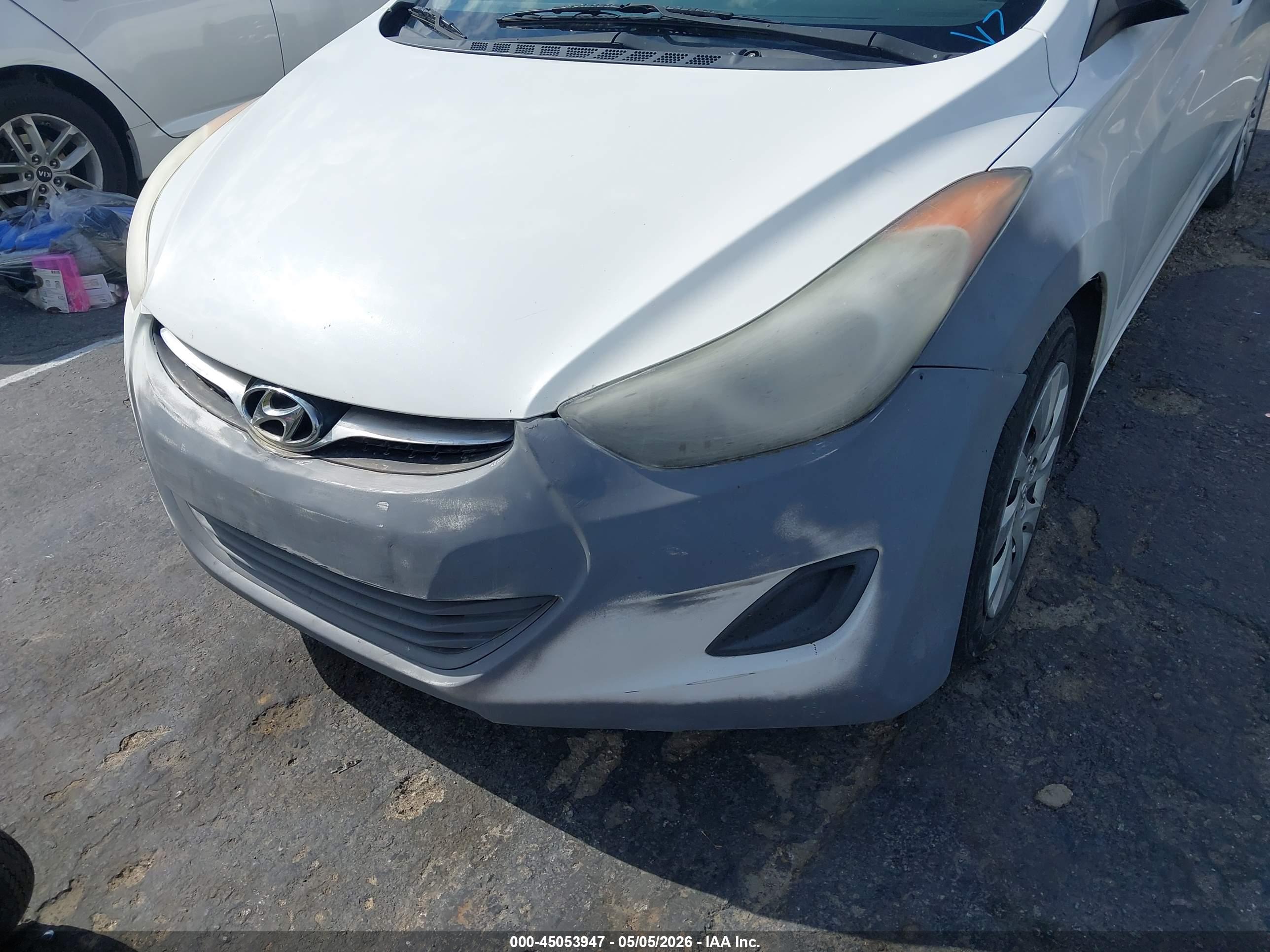 HYUNDAI ELANTRA image 6