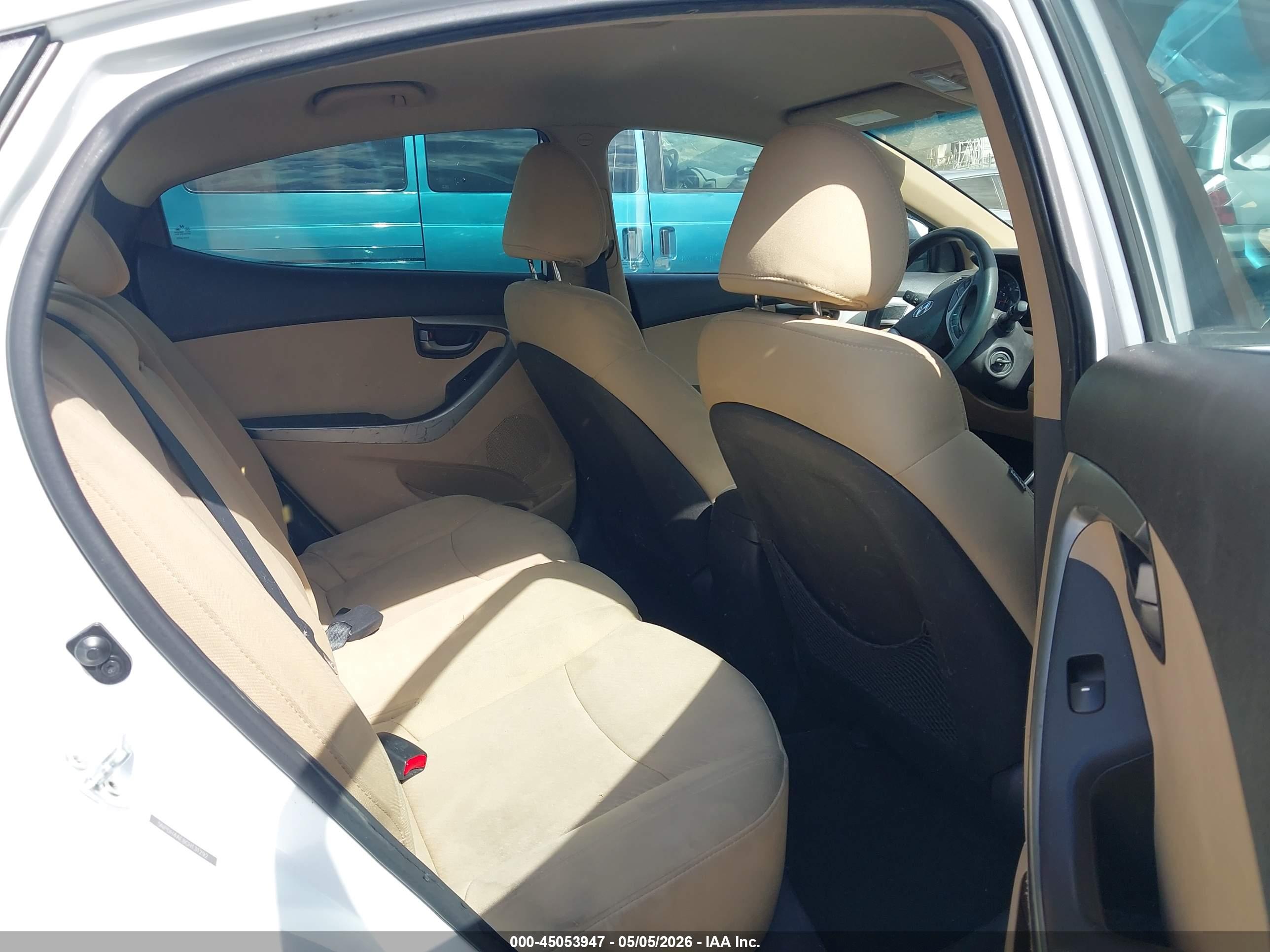 HYUNDAI ELANTRA image 8