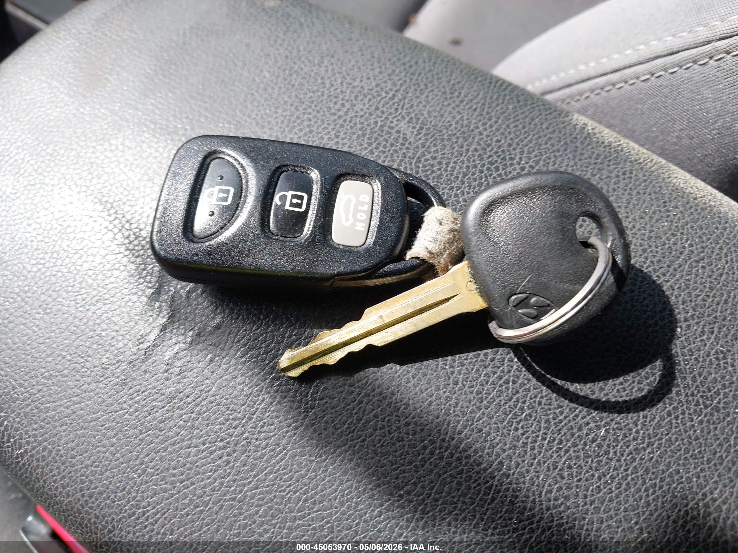 HYUNDAI ELANTRA image 11