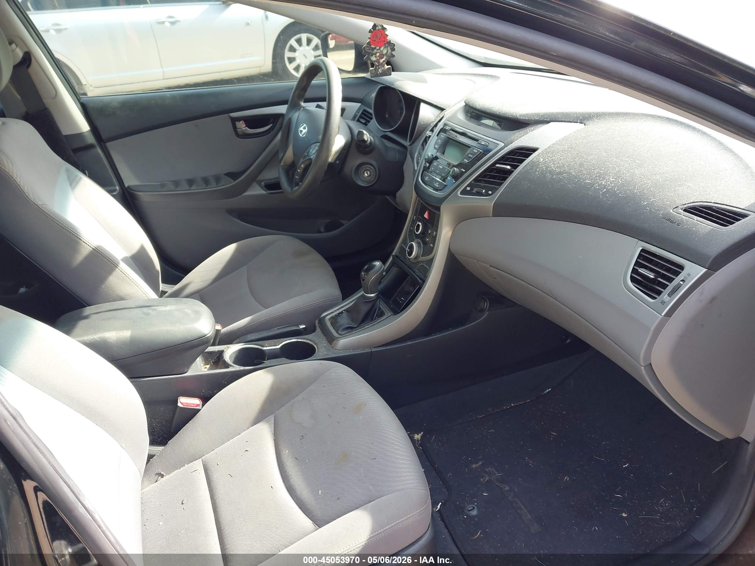 HYUNDAI ELANTRA image 5