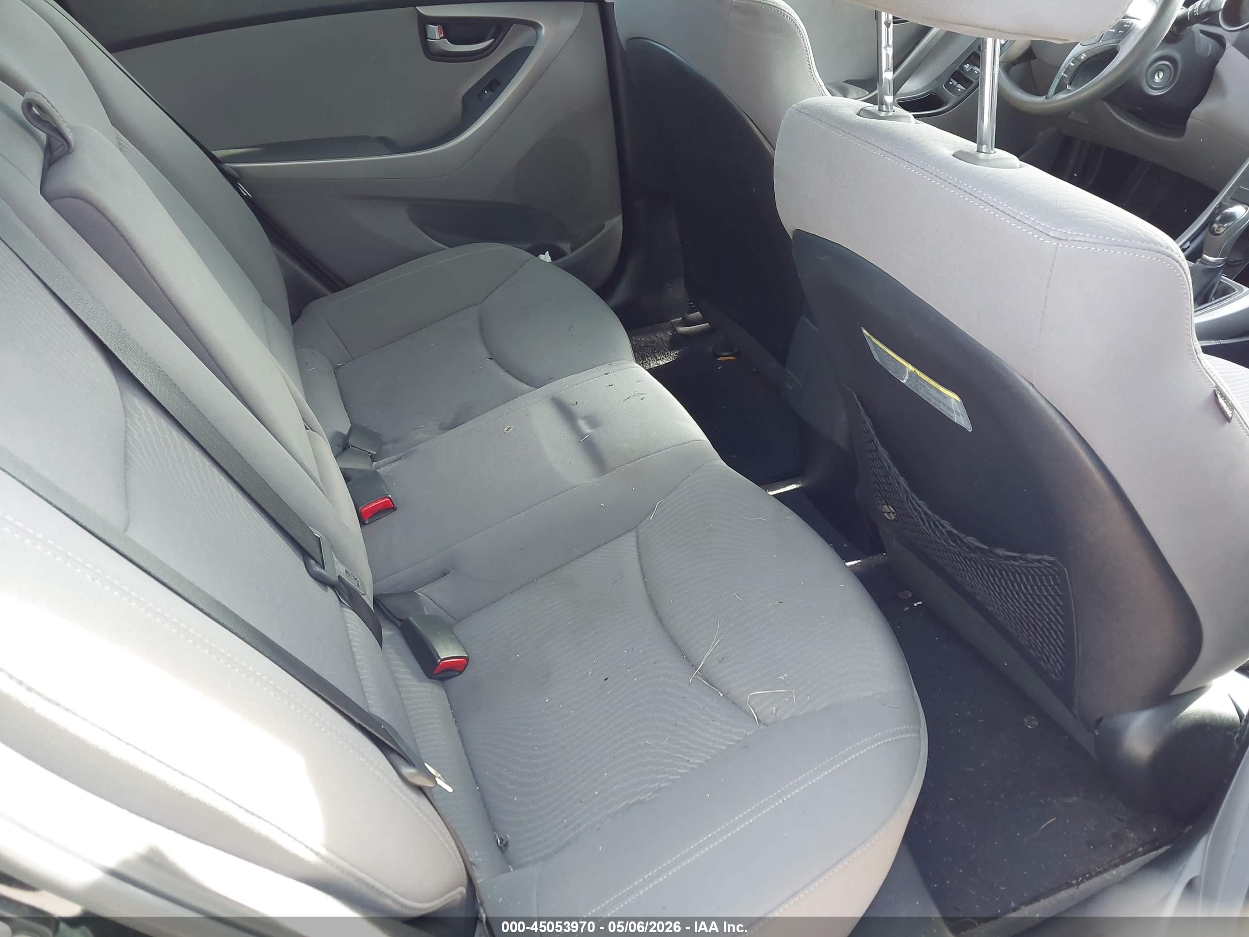 HYUNDAI ELANTRA image 8