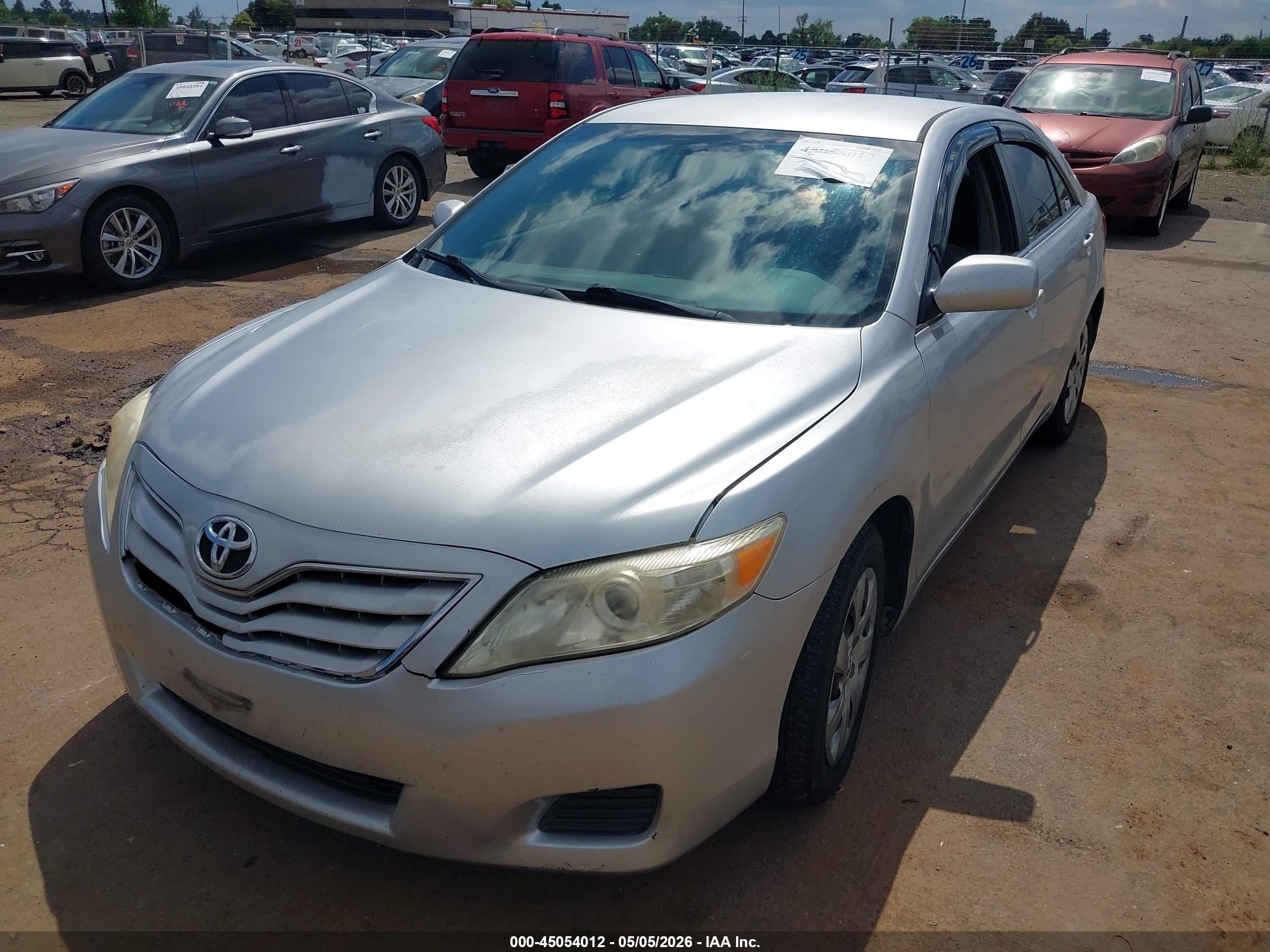 TOYOTA CAMRY image 2
