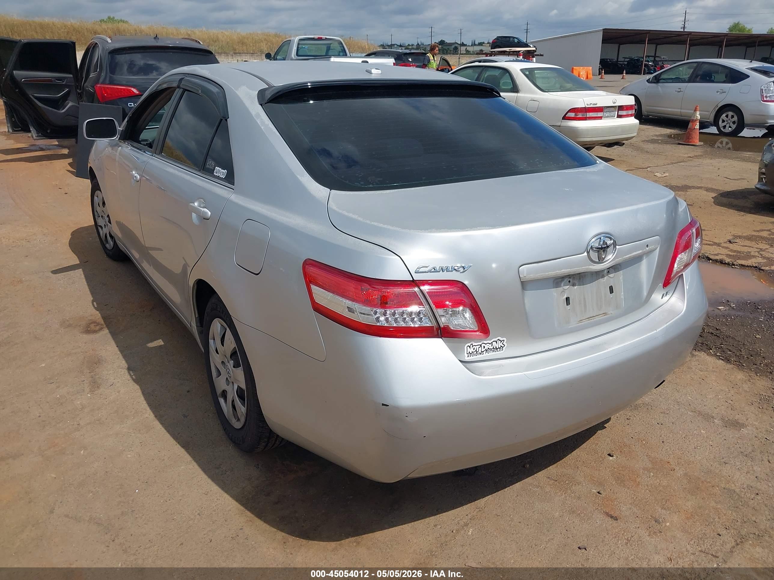 TOYOTA CAMRY image 3