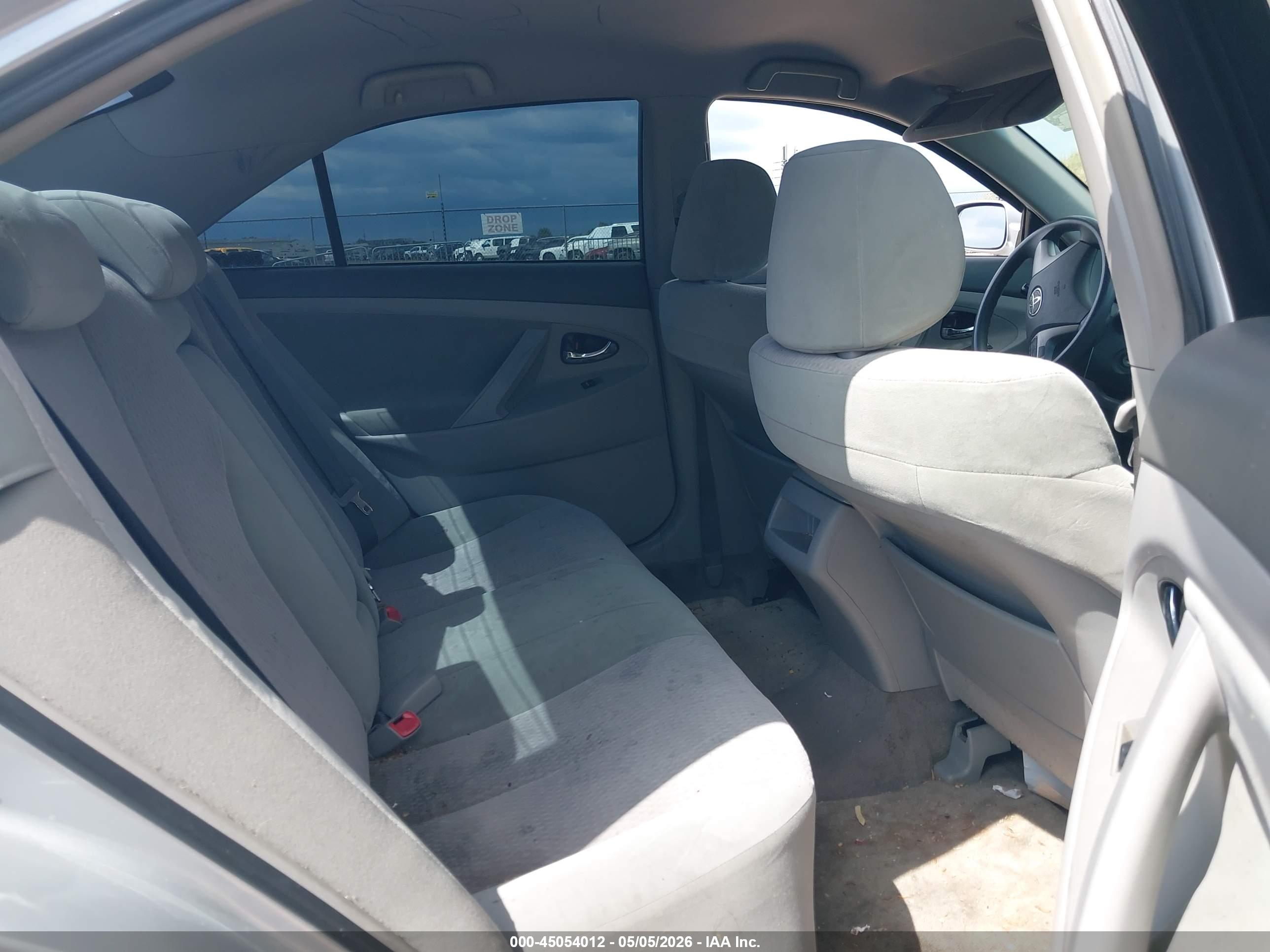 TOYOTA CAMRY image 8