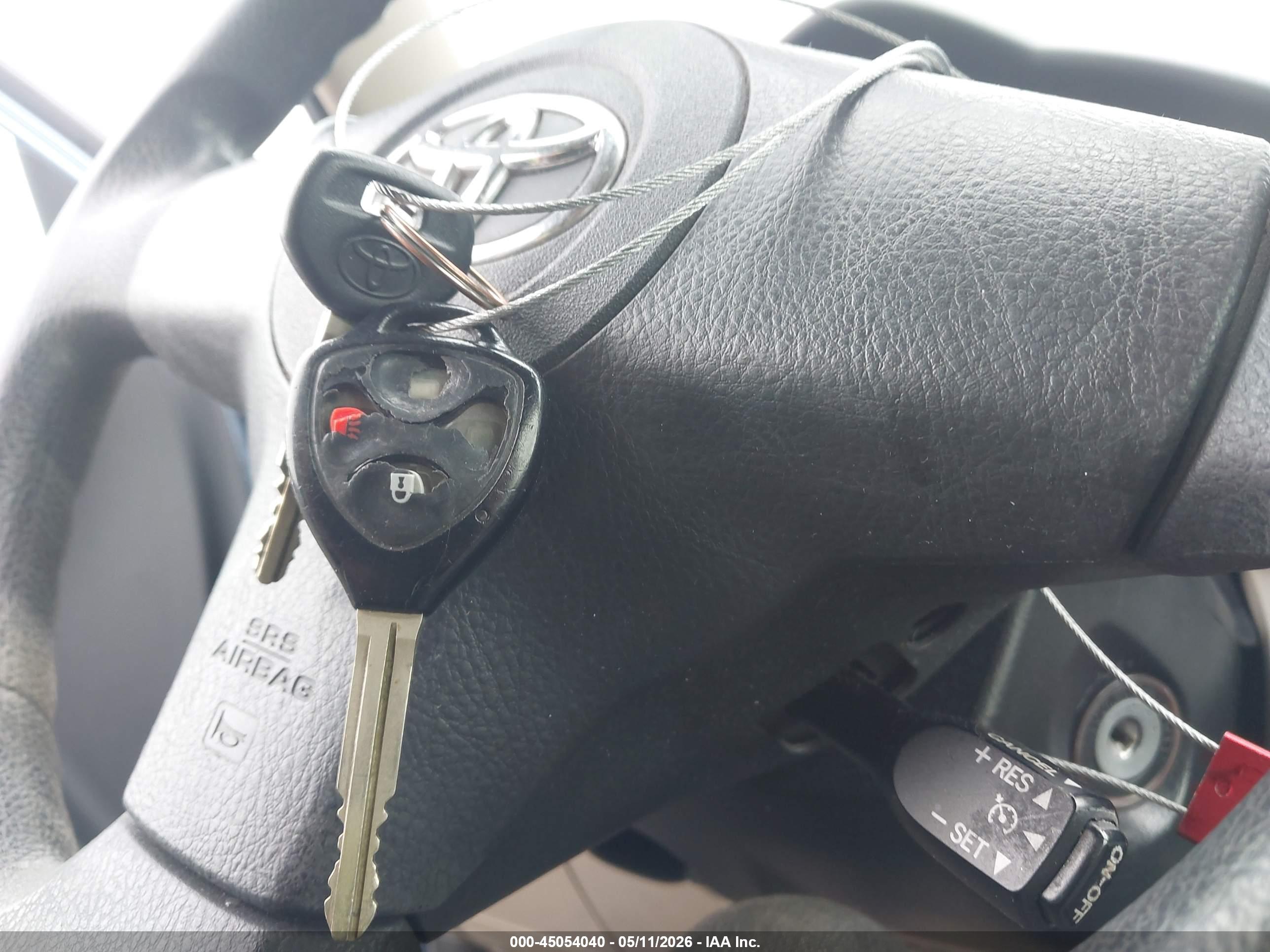 TOYOTA RAV4 image 11
