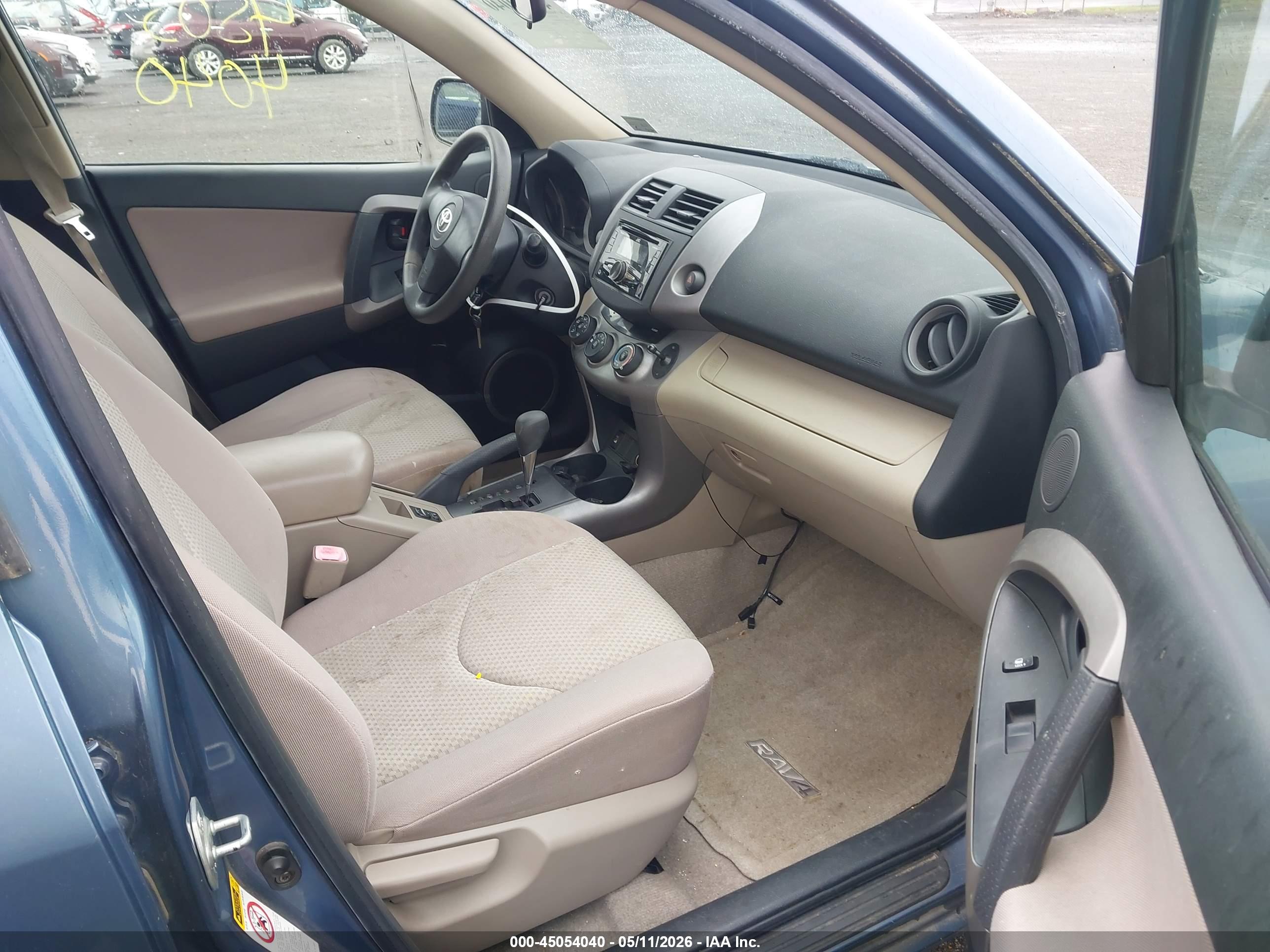 TOYOTA RAV4 image 5