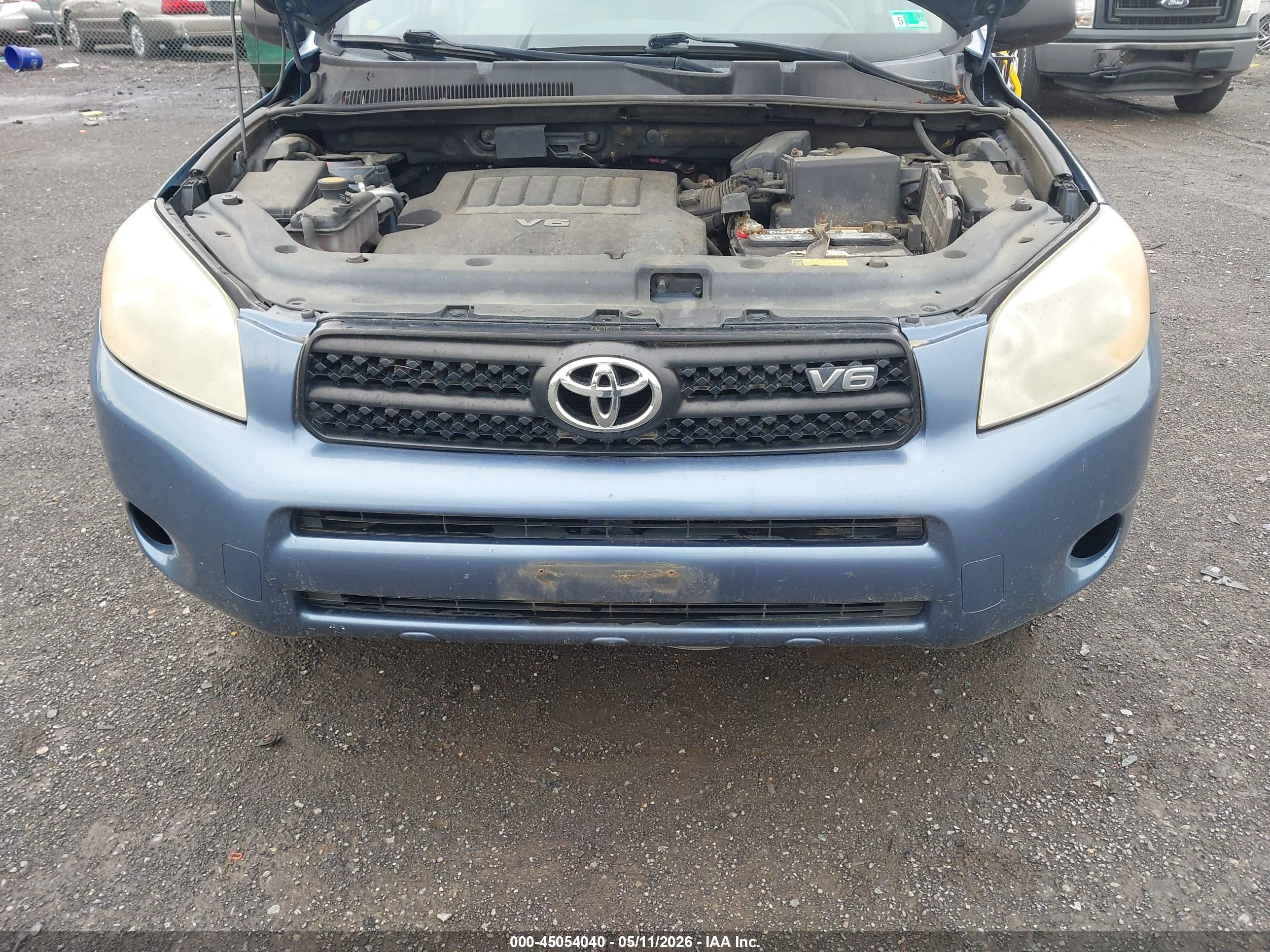 TOYOTA RAV4 image 6