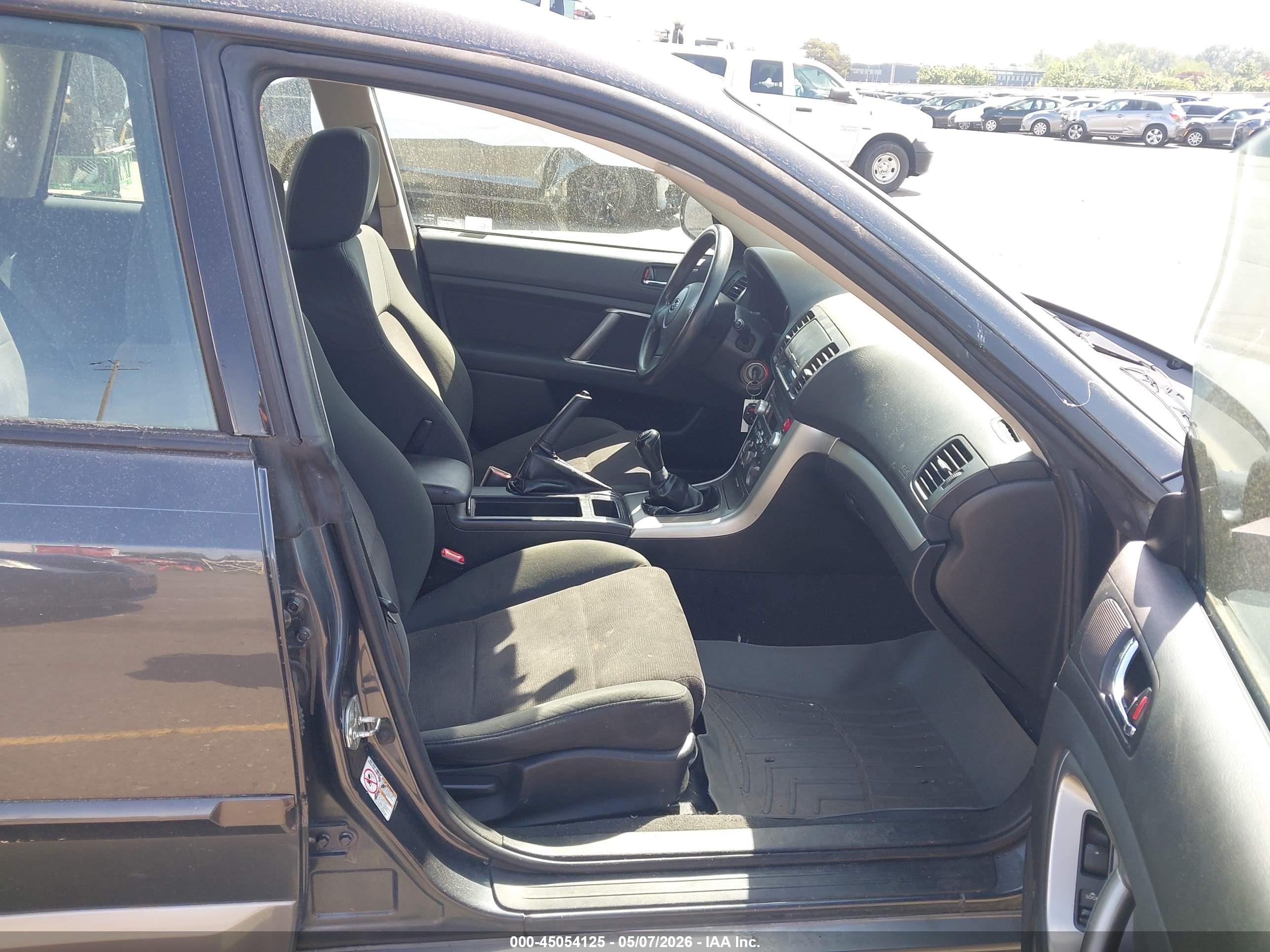 SUBARU OUTBACK image 5
