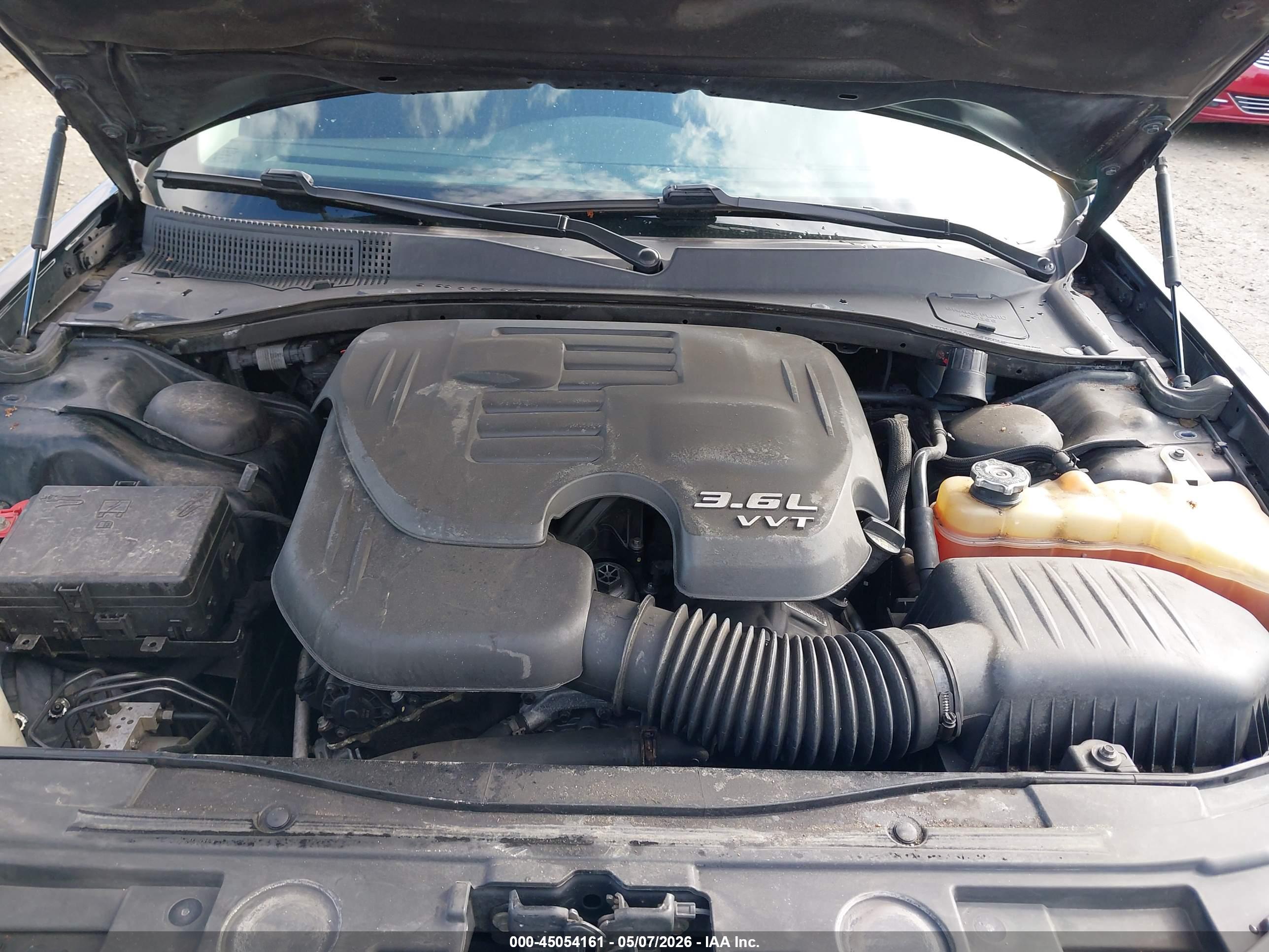 CHRYSLER 300 image 10